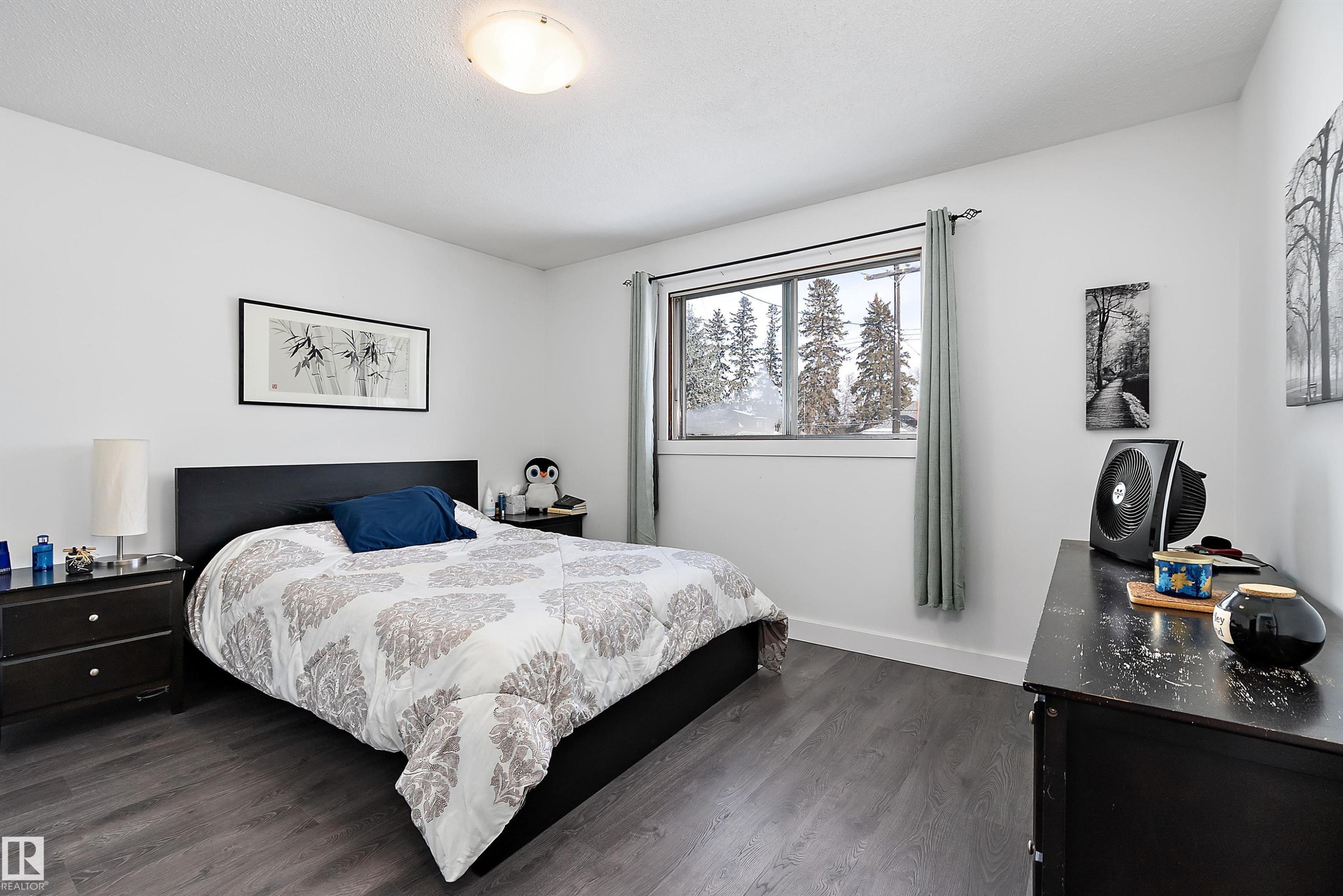 9326 80 Avenue, Edmonton, AB - Indoor Photo Showing Bedroom