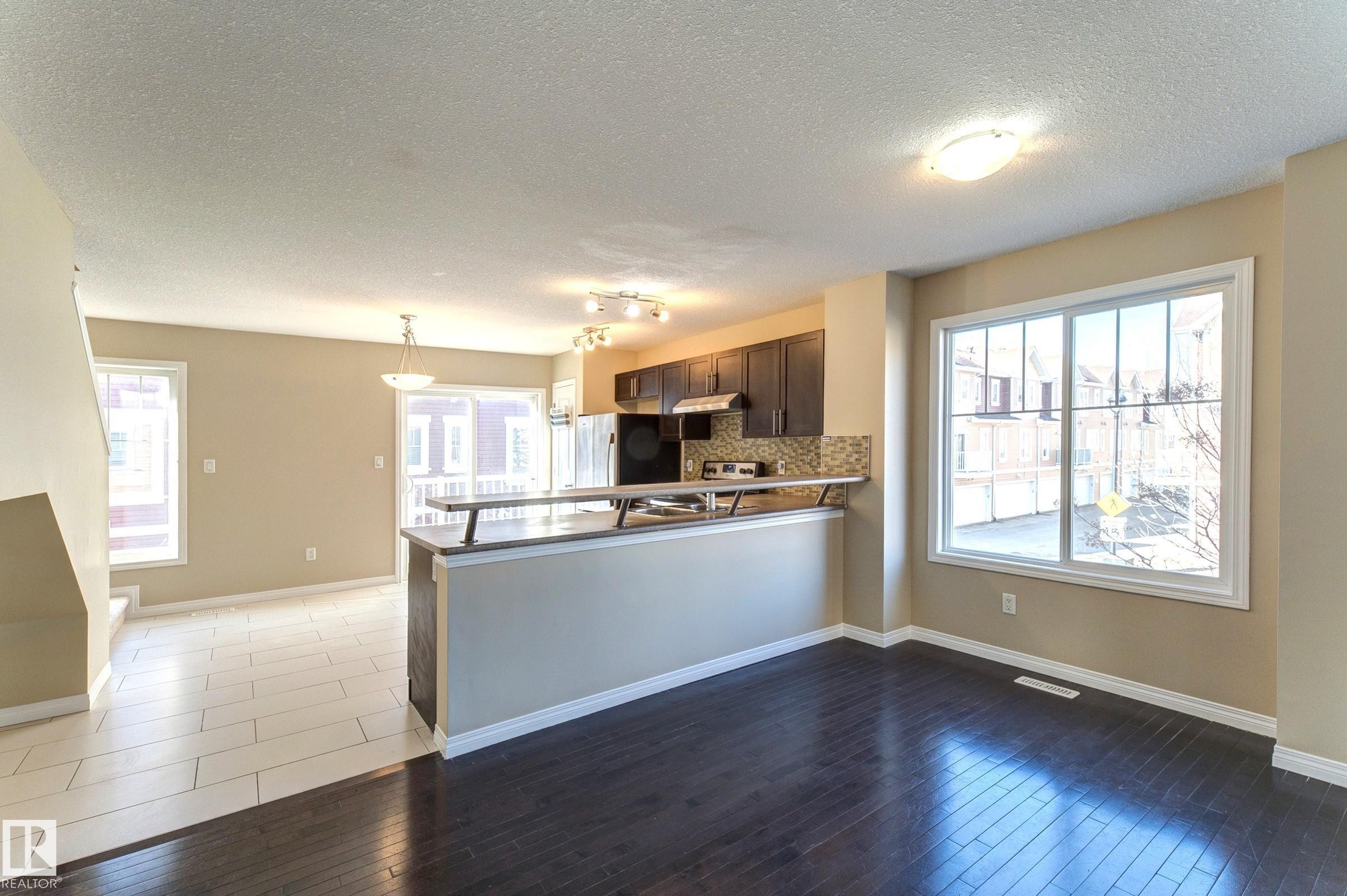 27 1623 Towne Centre Boulevard, Edmonton, AB - Indoor Photo Showing Kitchen