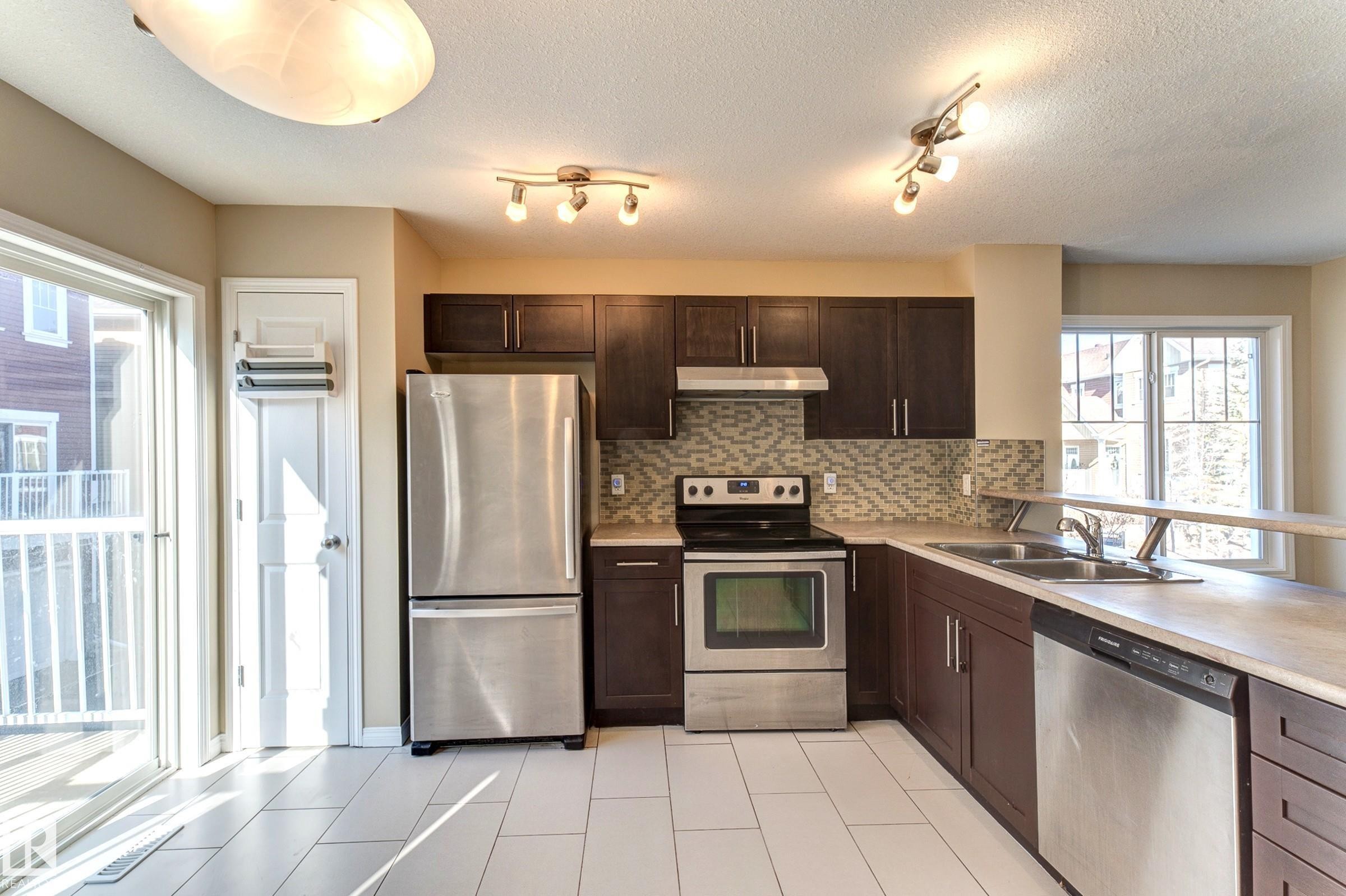 27 1623 Towne Centre Boulevard, Edmonton, AB - Indoor Photo Showing Kitchen With Stainless Steel Kitchen With Double Sink