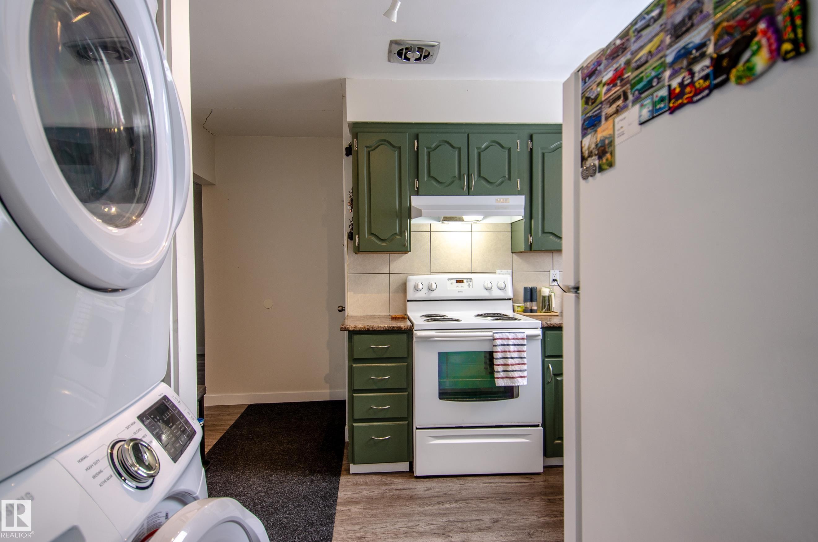 12904 90 Street, Edmonton, AB - Indoor Photo Showing Laundry Room
