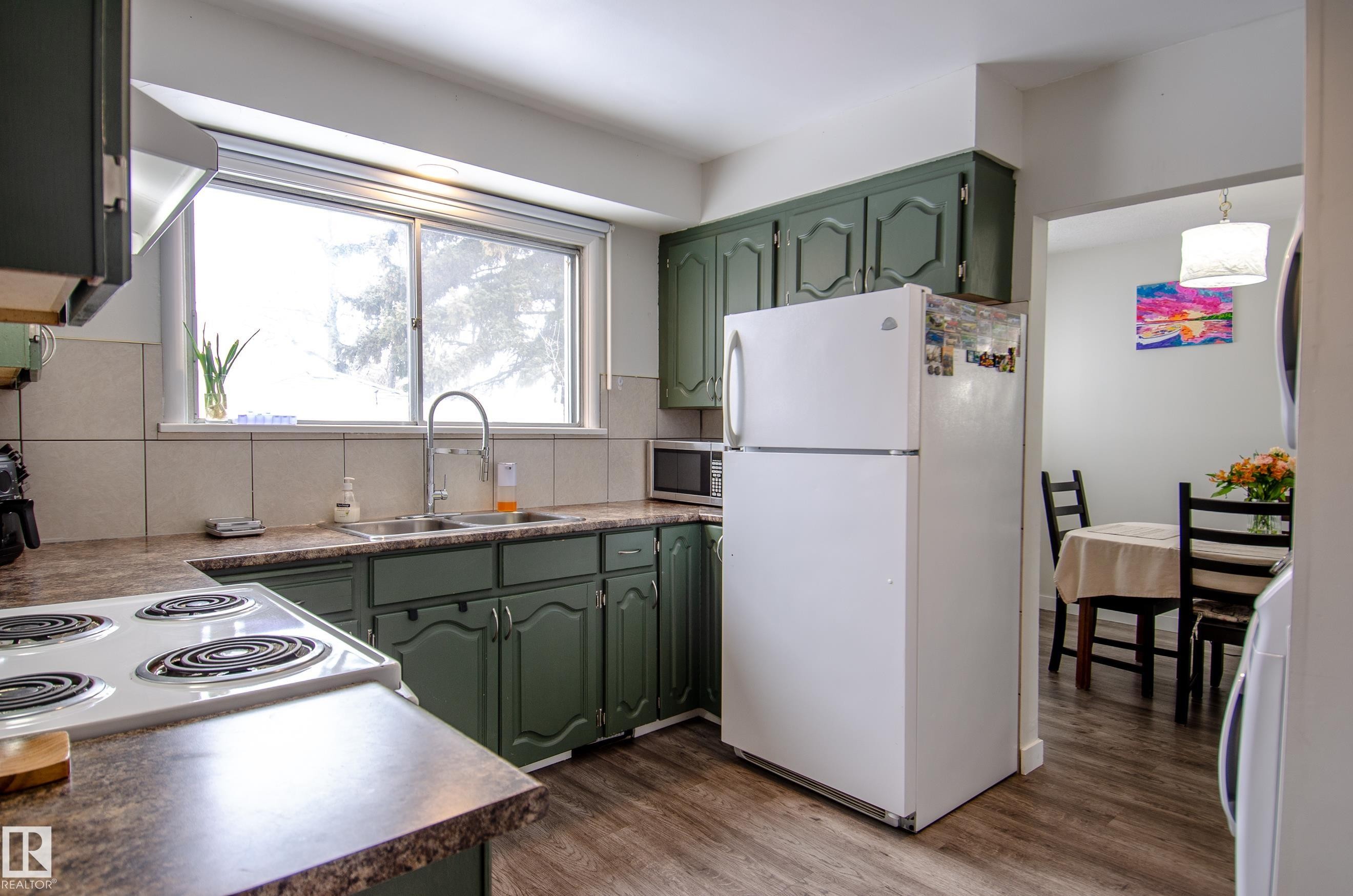 12904 90 Street, Edmonton, AB - Indoor Photo Showing Kitchen With Double Sink