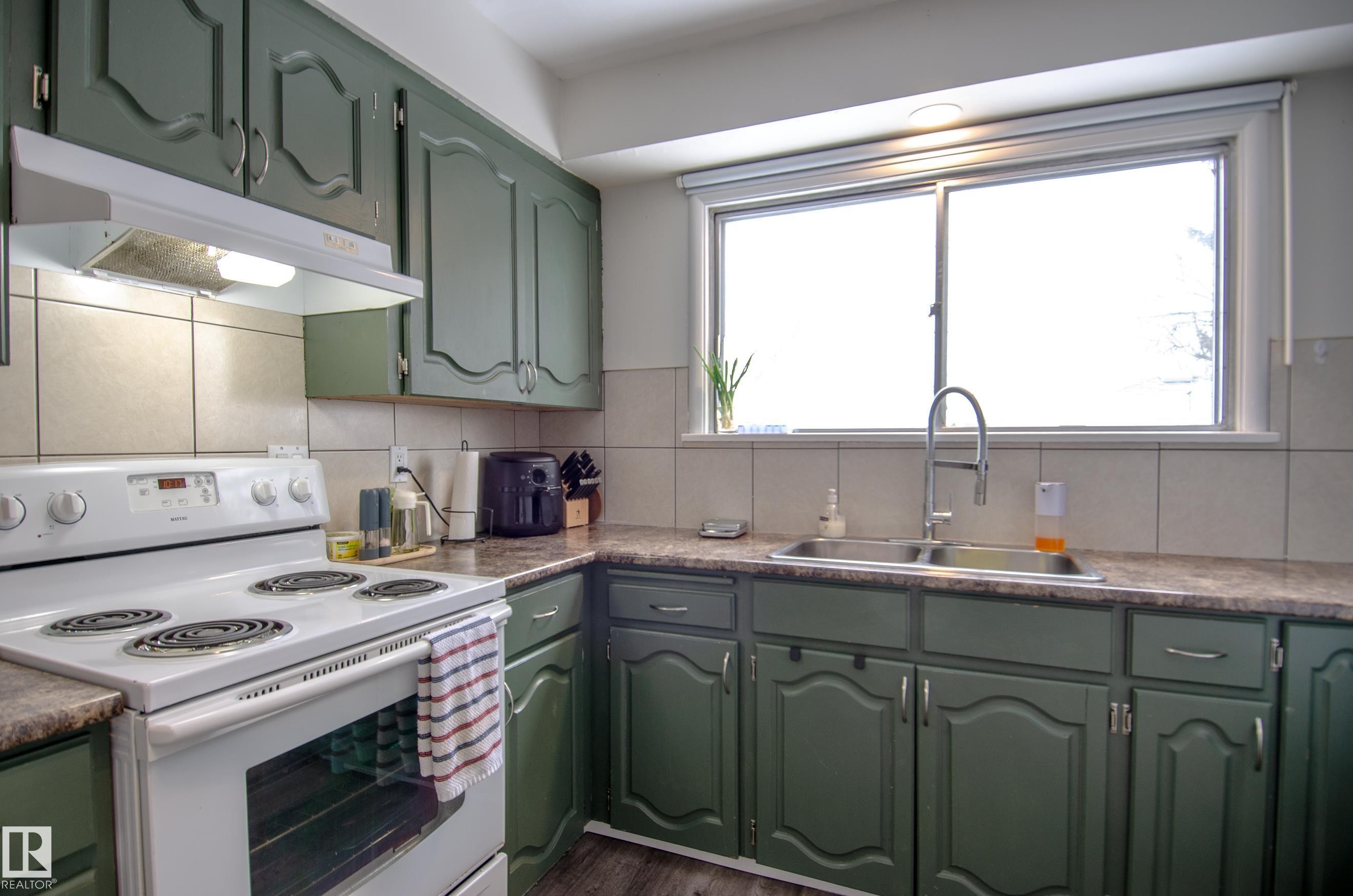 12904 90 Street, Edmonton, AB - Indoor Photo Showing Kitchen With Double Sink