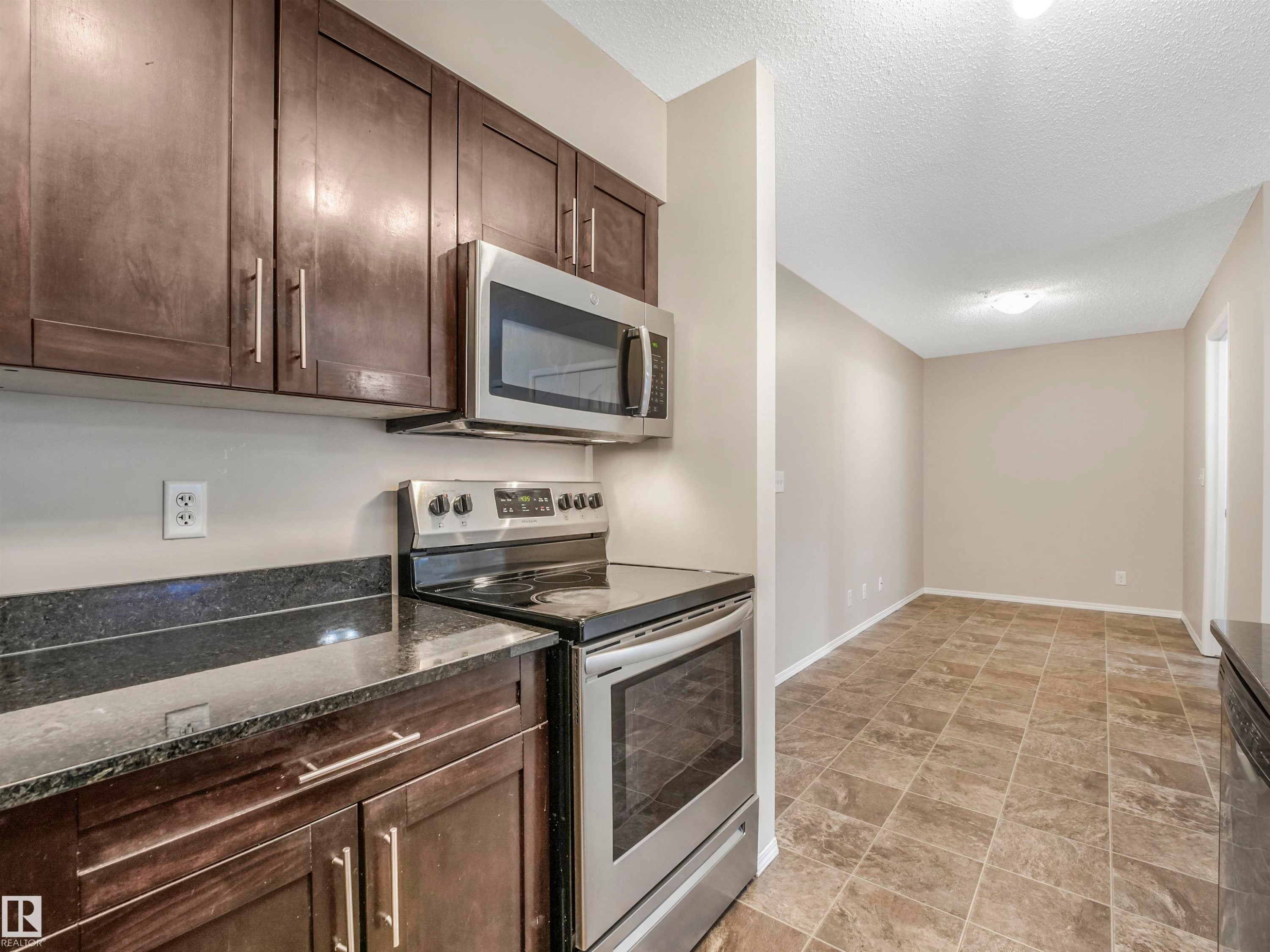 116 530 Watt Boulevard, Edmonton, AB - Indoor Photo Showing Kitchen