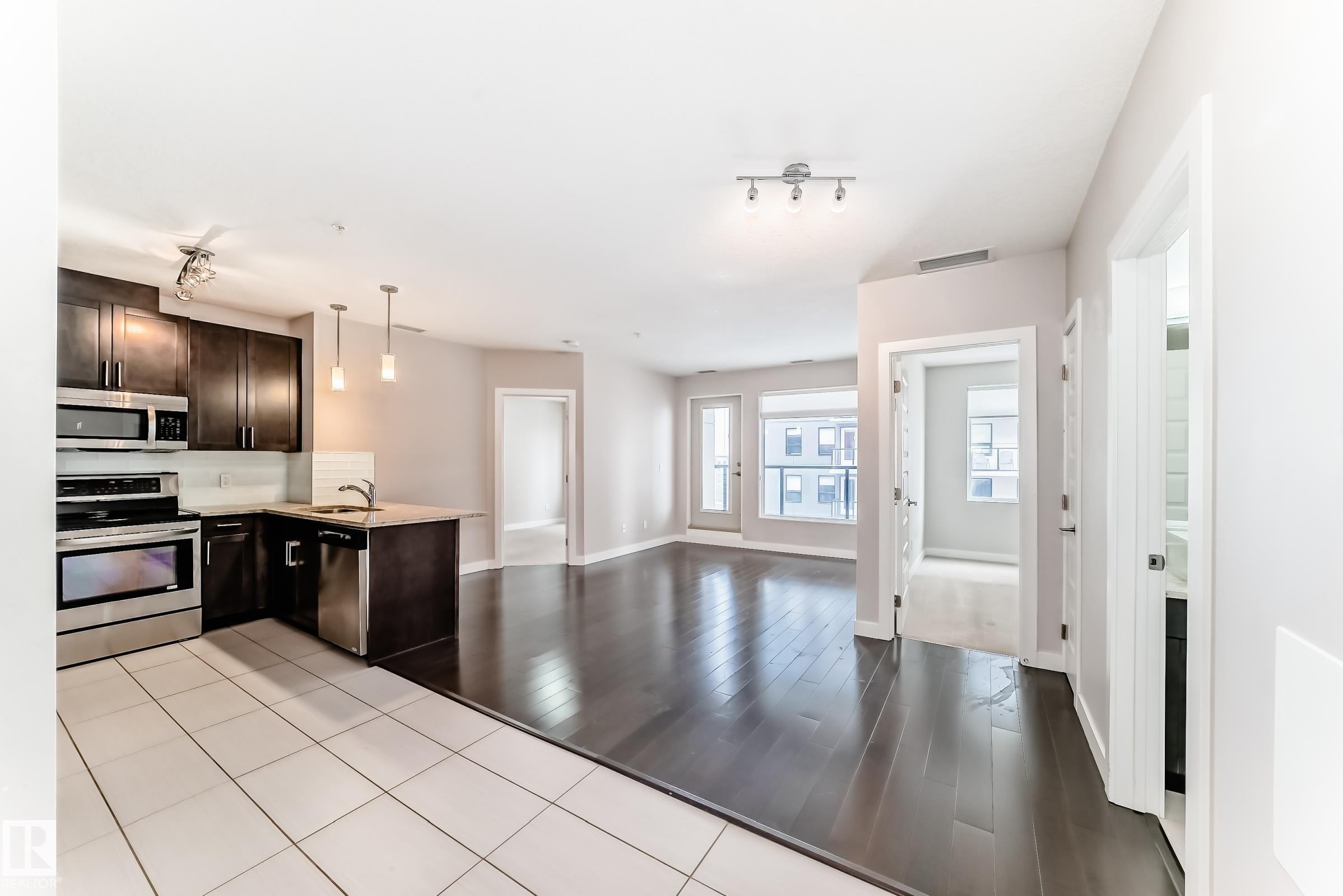 711 5151 Windermere Boulevard, Edmonton, AB - Indoor Photo Showing Other Room