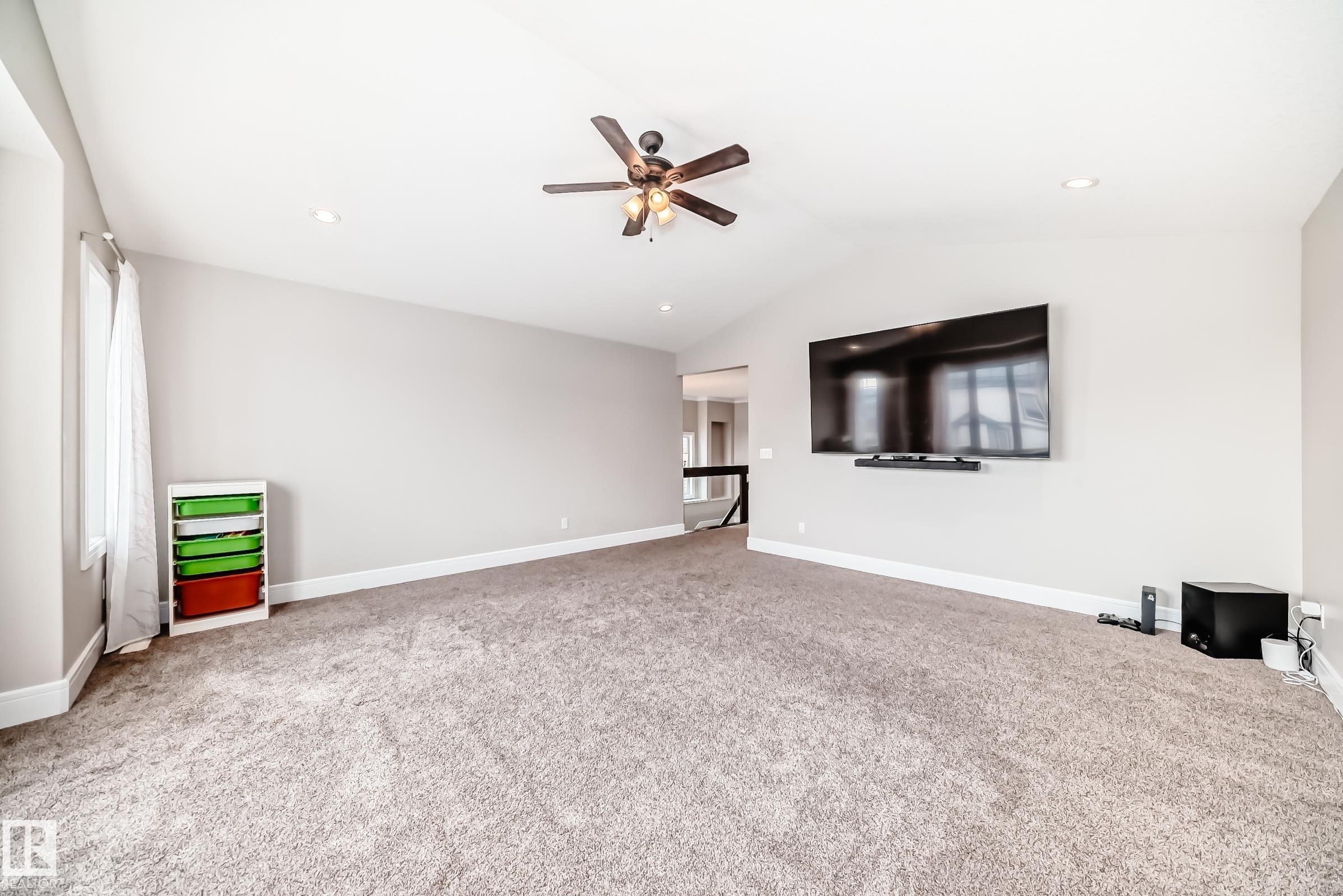 The living area features vaulted ceilings, recessed lighting, and a ceiling fan - 4134 Charles Link, Edmonton, AB - Indoor