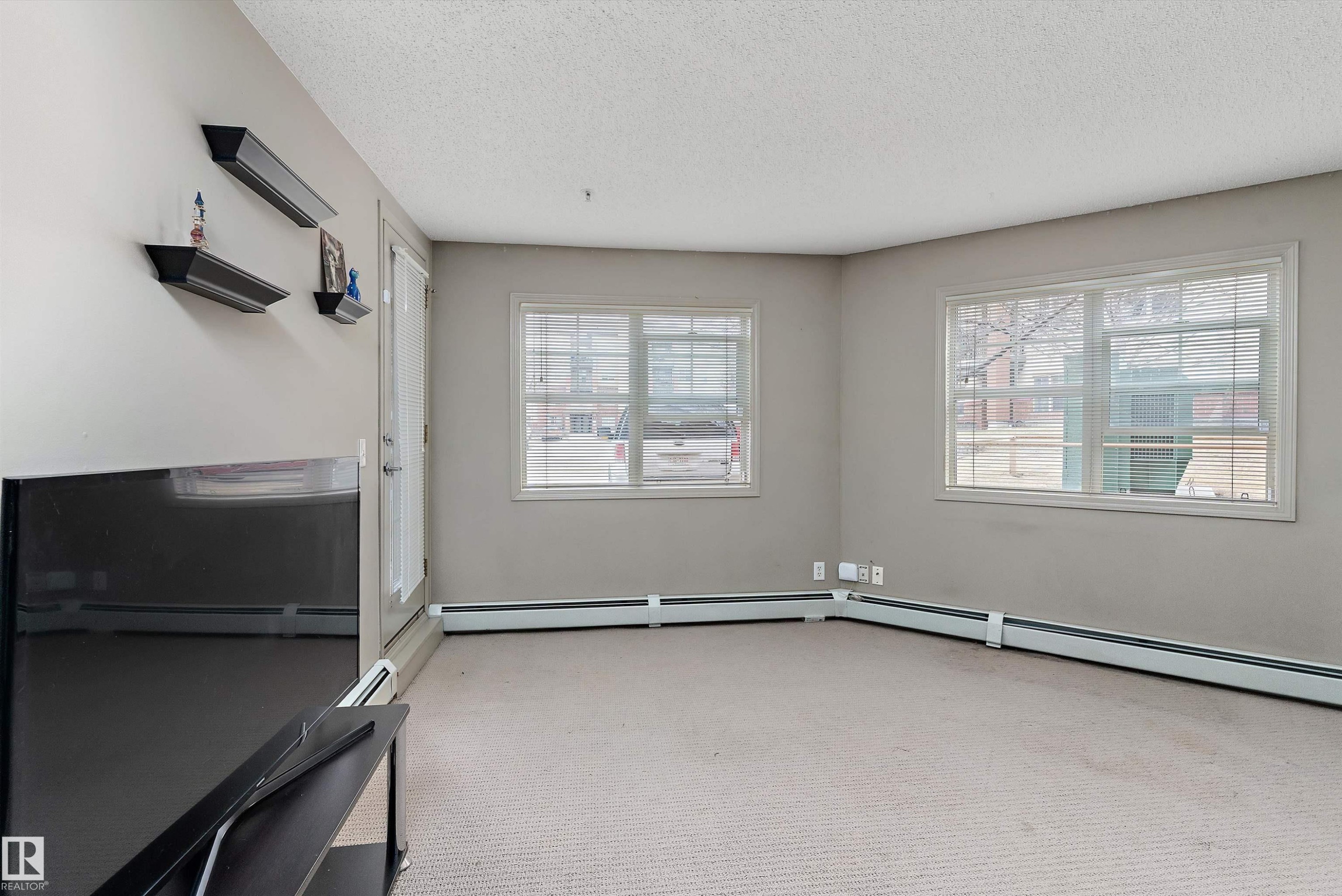 Edmonton, AB - Indoor Photo Showing Other Room