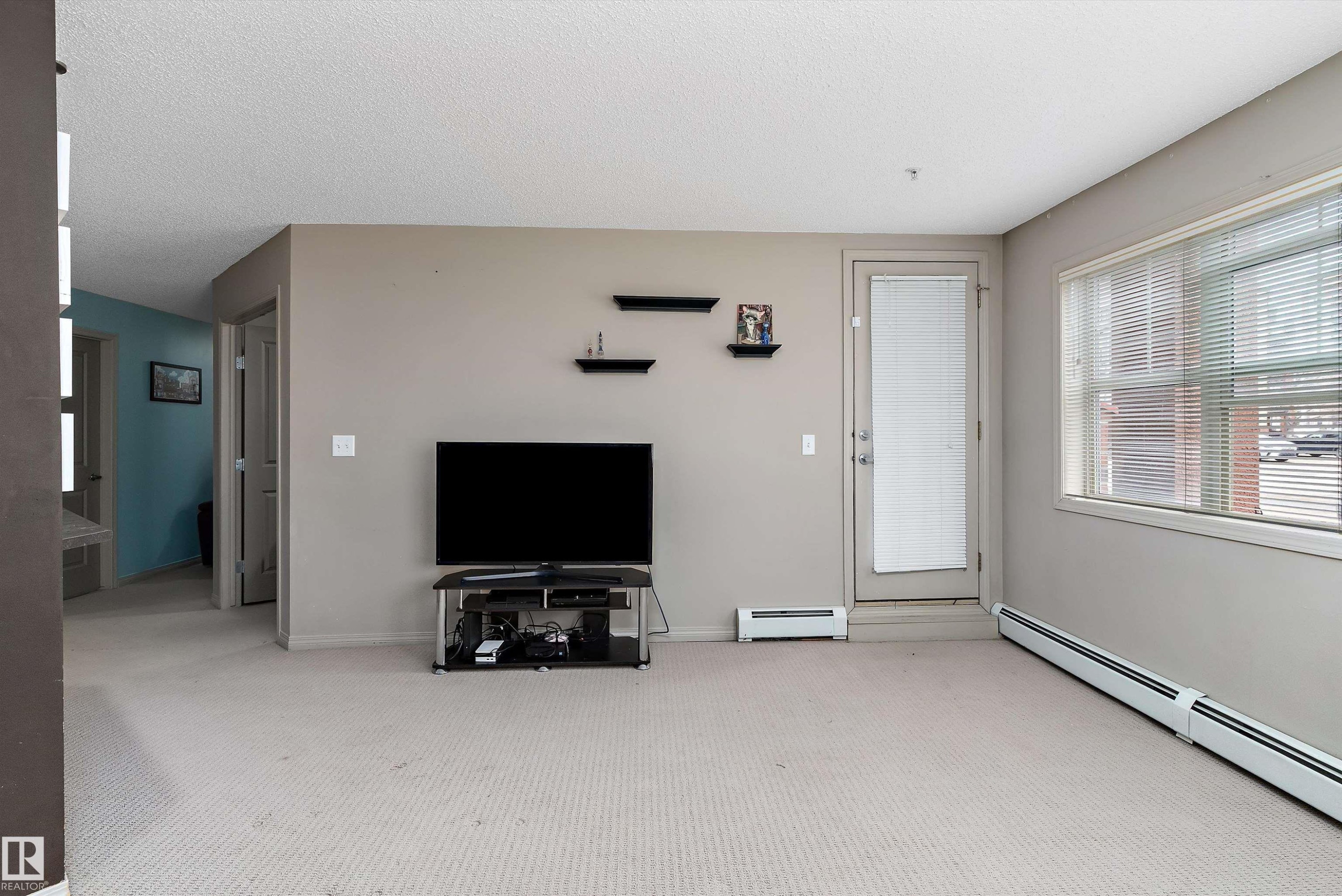 Edmonton, AB - Indoor Photo Showing Other Room