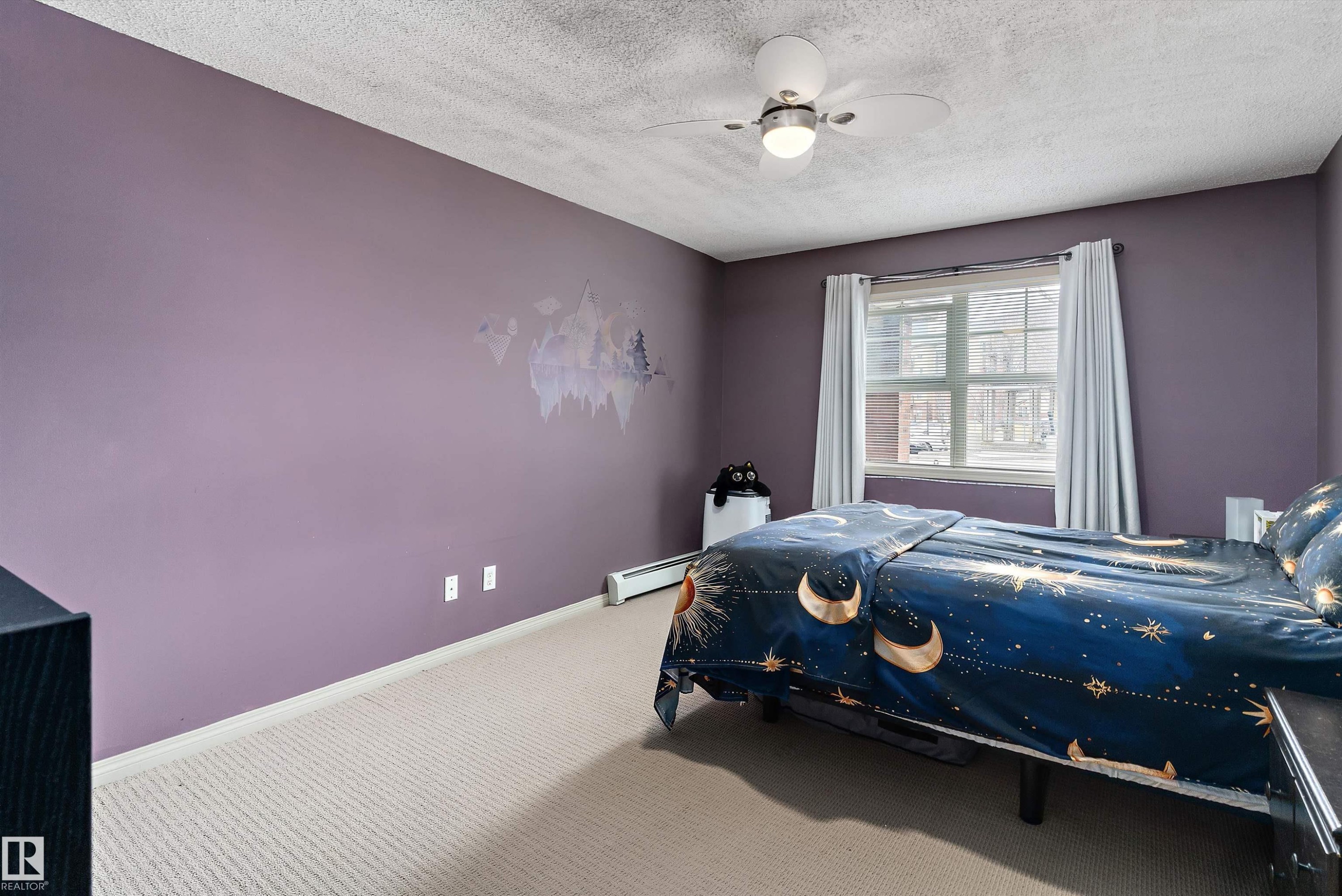 Edmonton, AB - Indoor Photo Showing Bedroom