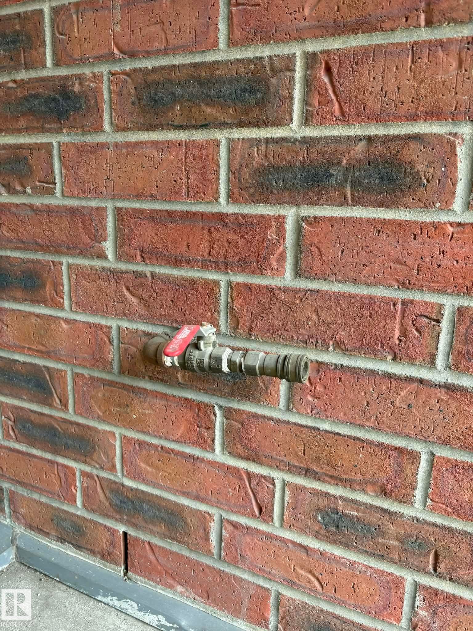 Edmonton, AB - Indoor Photo Showing Other Room