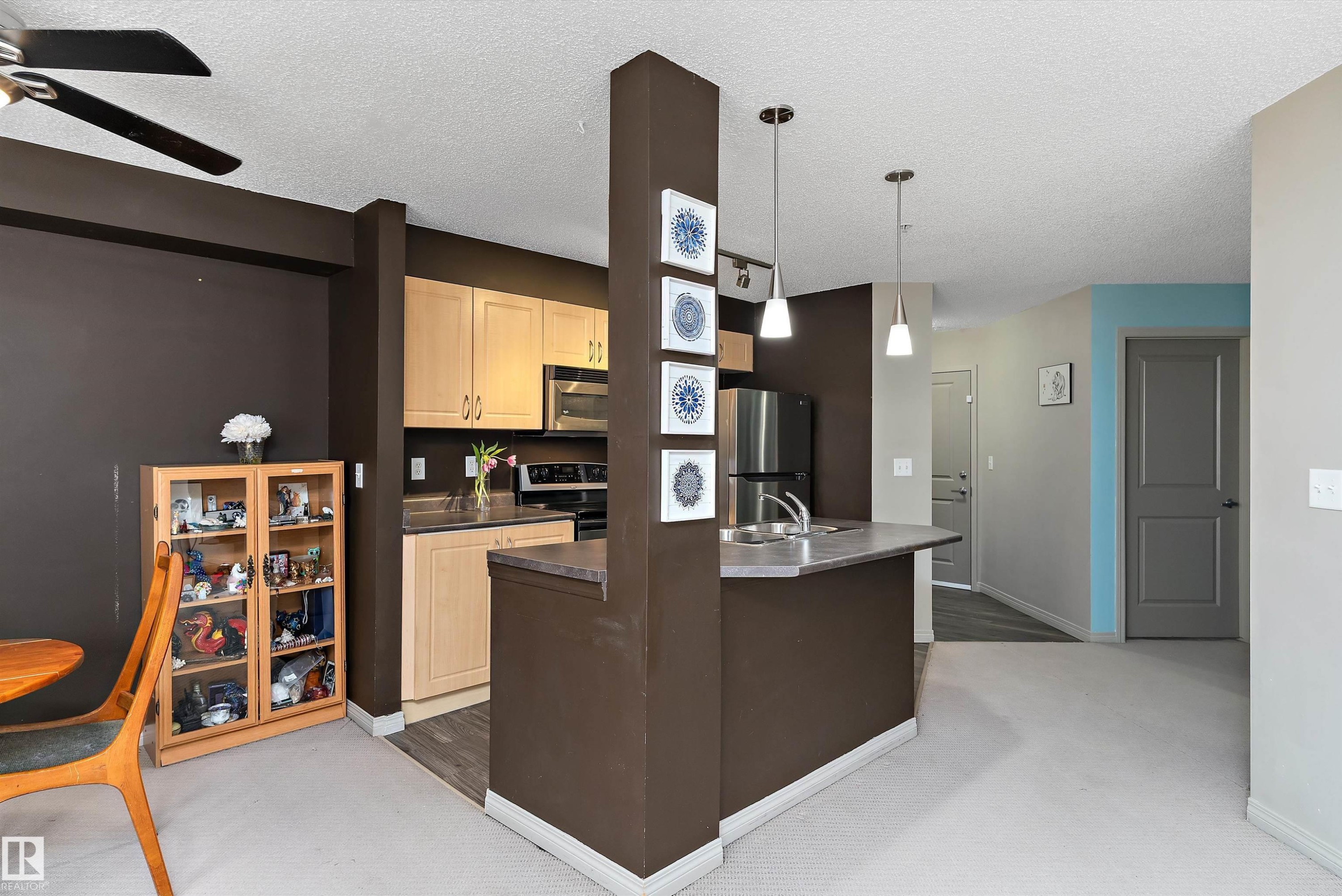 Edmonton, AB - Indoor Photo Showing Kitchen