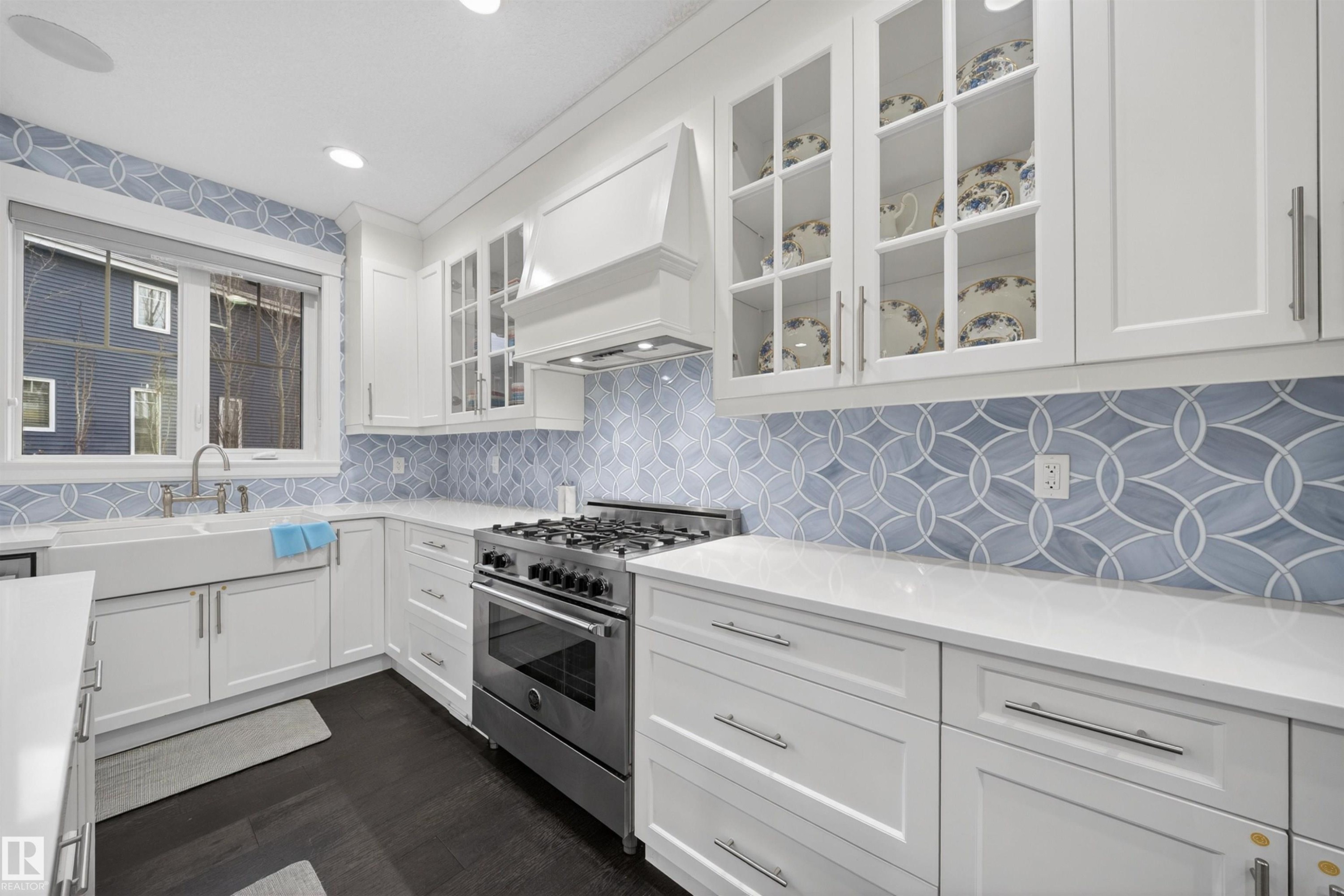 9037 24 Avenue, Edmonton, AB - Indoor Photo Showing Kitchen With Upgraded Kitchen