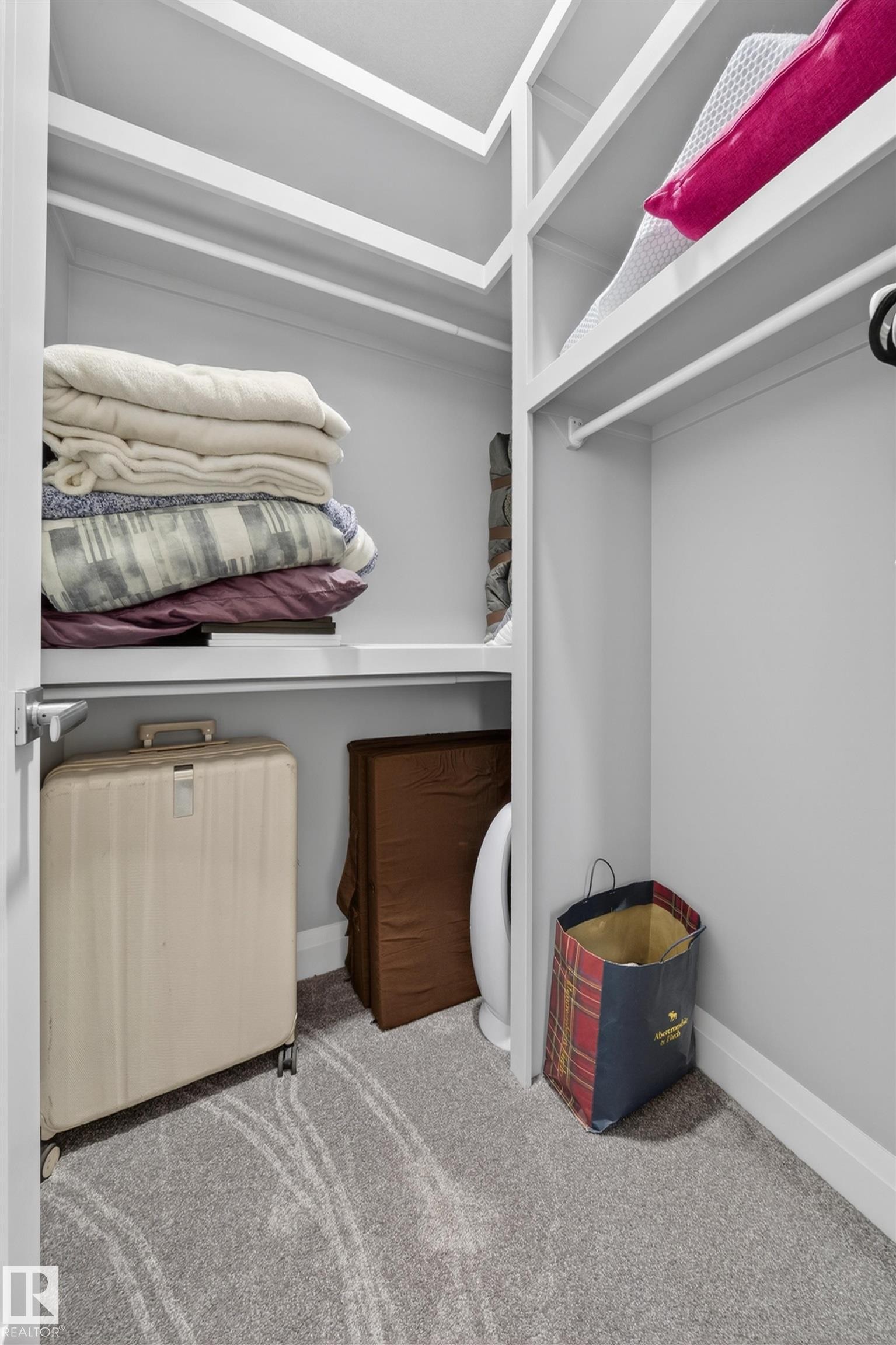 9037 24 Avenue, Edmonton, AB - Indoor Photo Showing Other Room