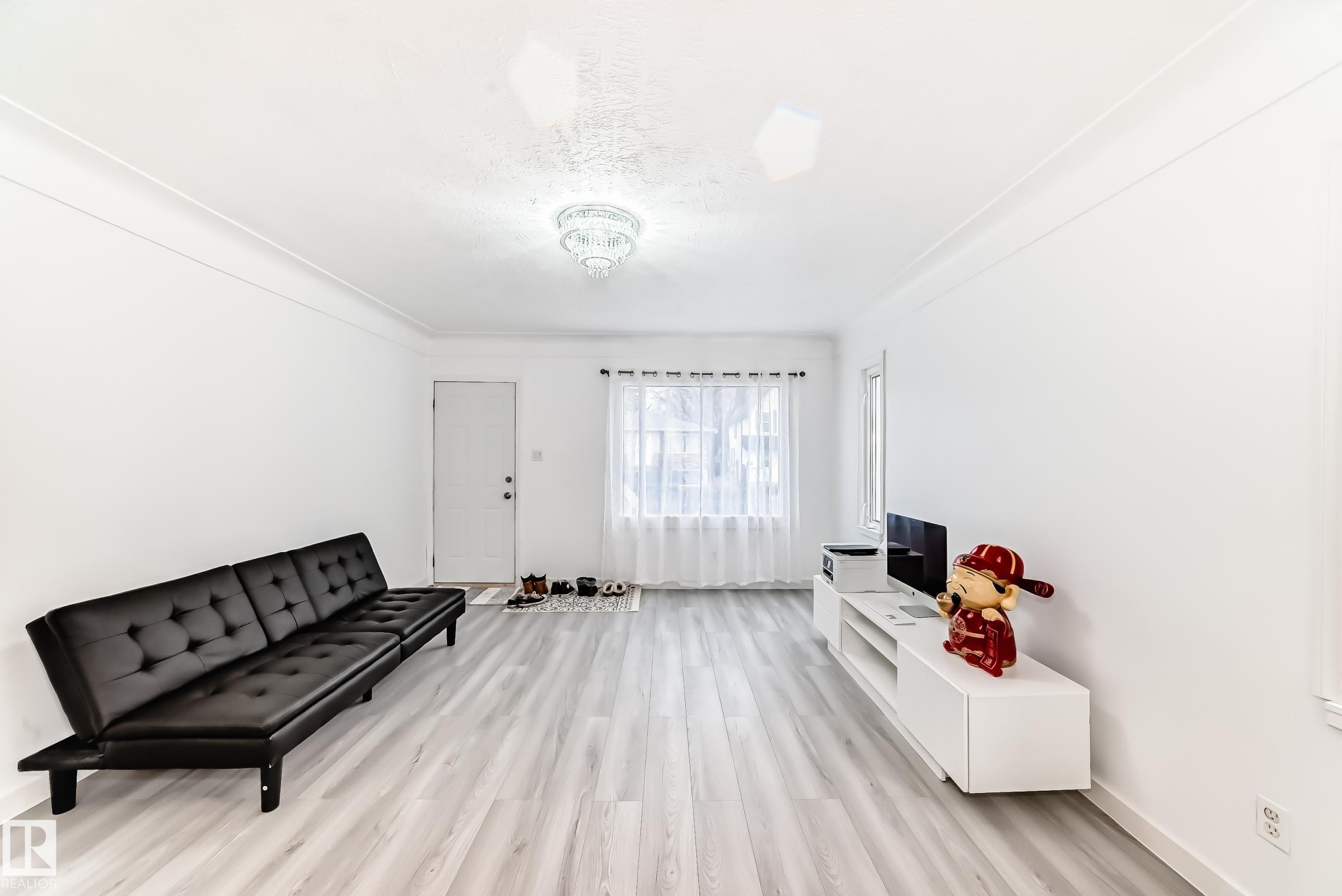 9221 110 Avenue, Edmonton, AB - Indoor Photo Showing Other Room