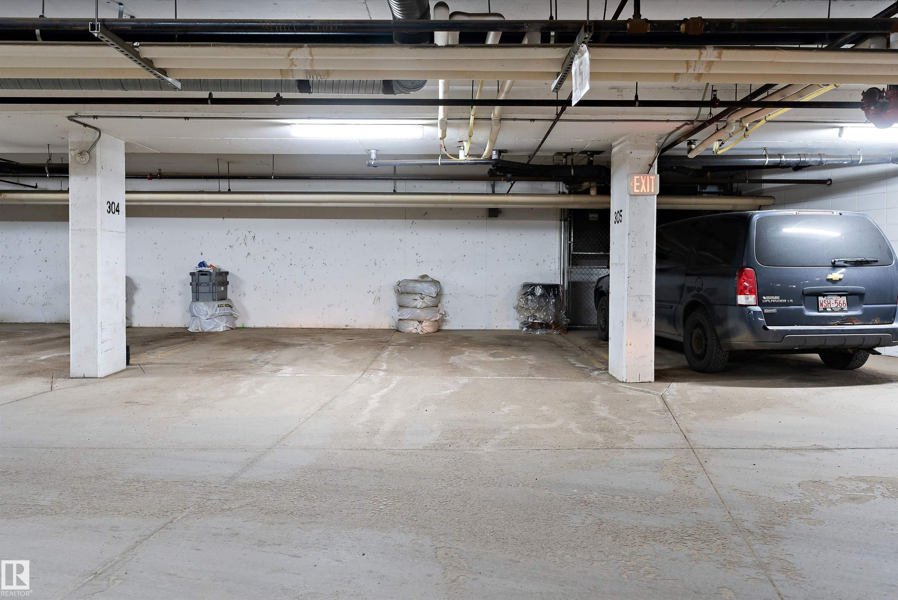 213 263 Macewan Road, Edmonton, AB - Indoor Photo Showing Garage