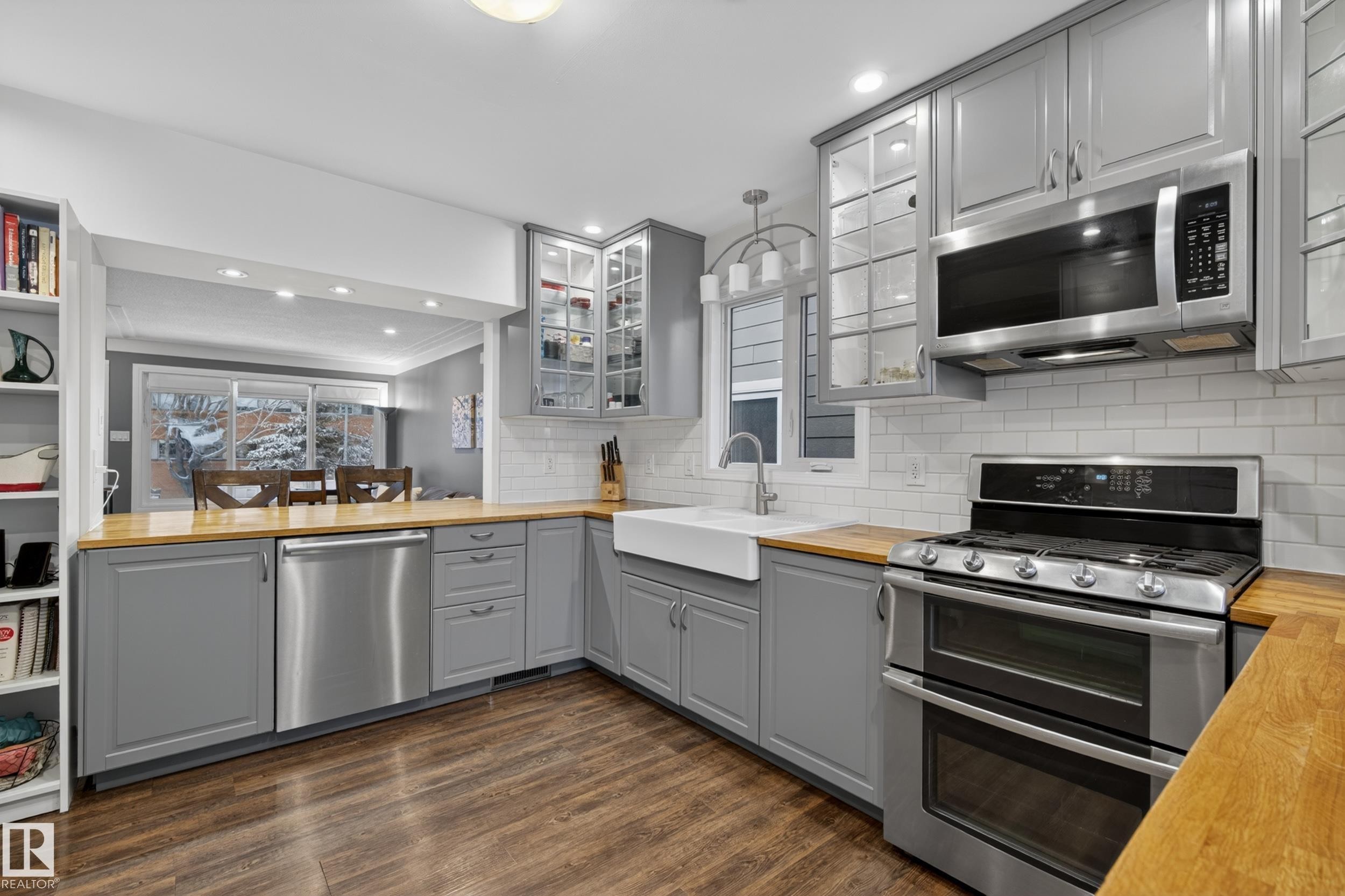 10328 76 Street, Edmonton, AB - Indoor Photo Showing Kitchen