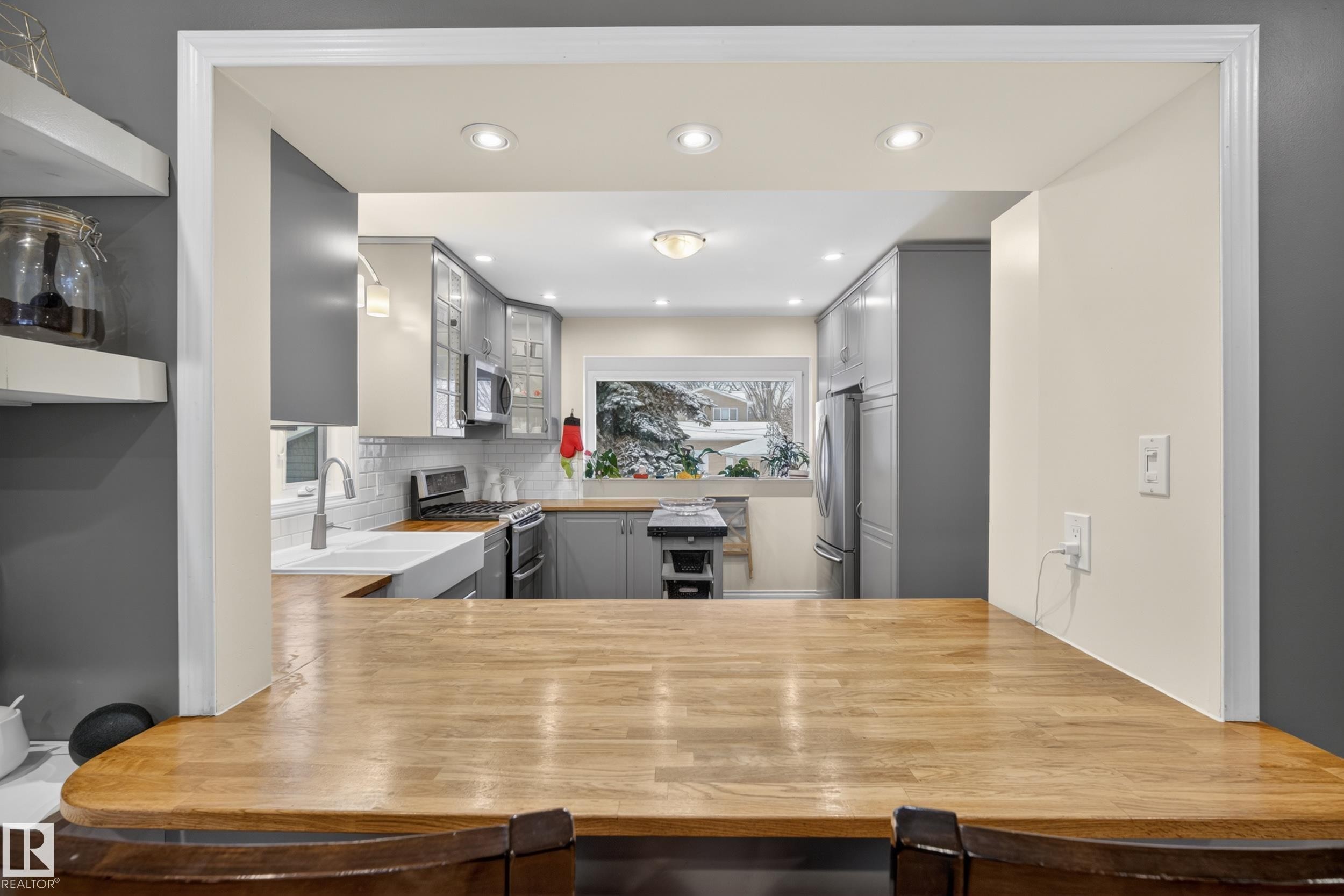 10328 76 Street, Edmonton, AB - Indoor