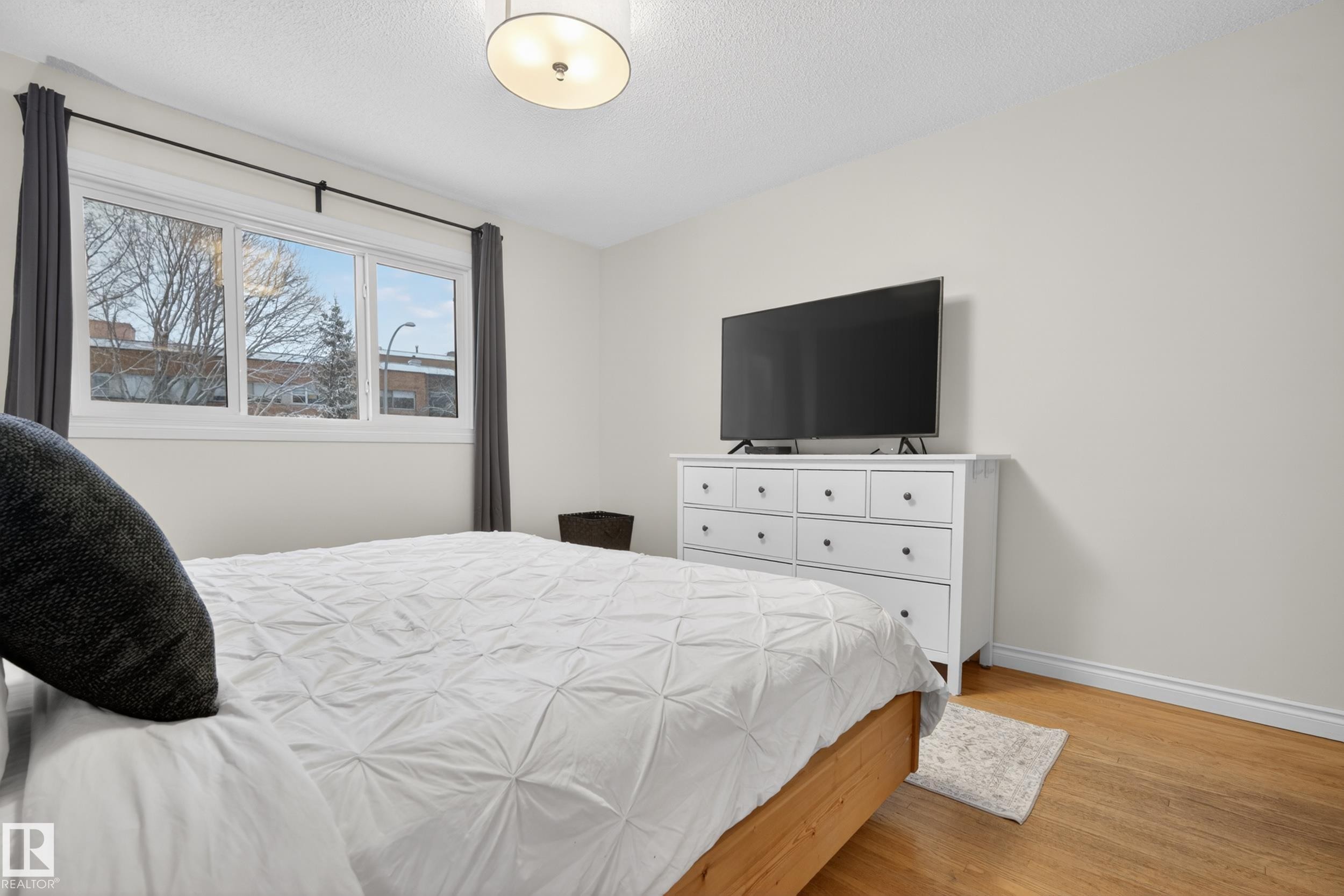 10328 76 Street, Edmonton, AB - Indoor Photo Showing Bedroom