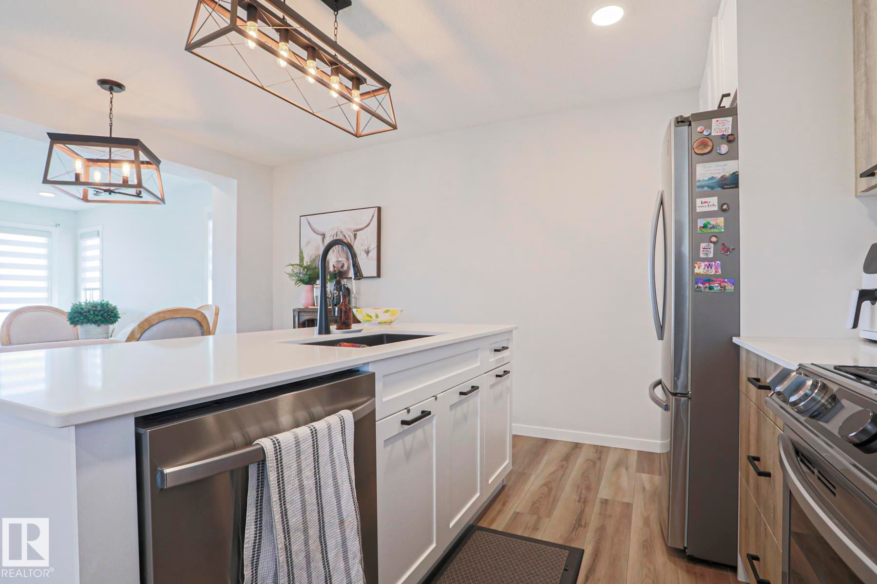 1274 Aster Boulevard, Edmonton, AB - Indoor Photo Showing Kitchen With Upgraded Kitchen