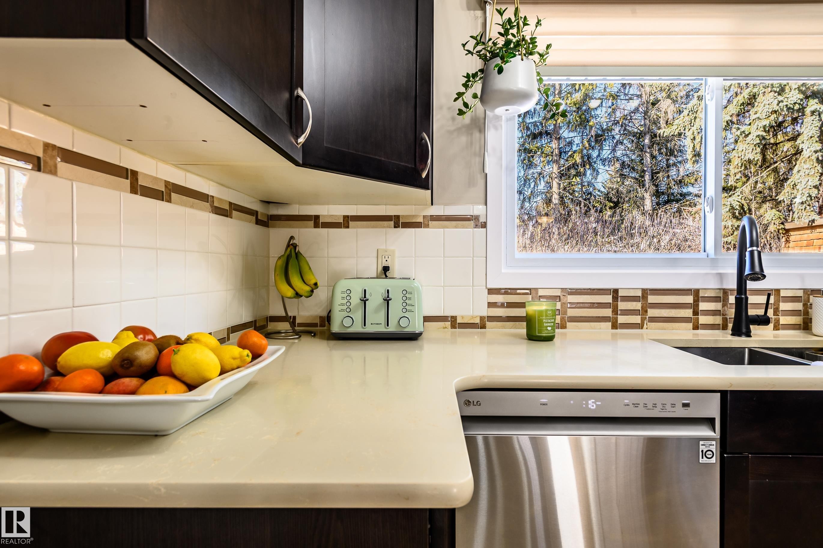 10 Glenhaven Crescent, St. Albert, AB - Indoor Photo Showing Other Room