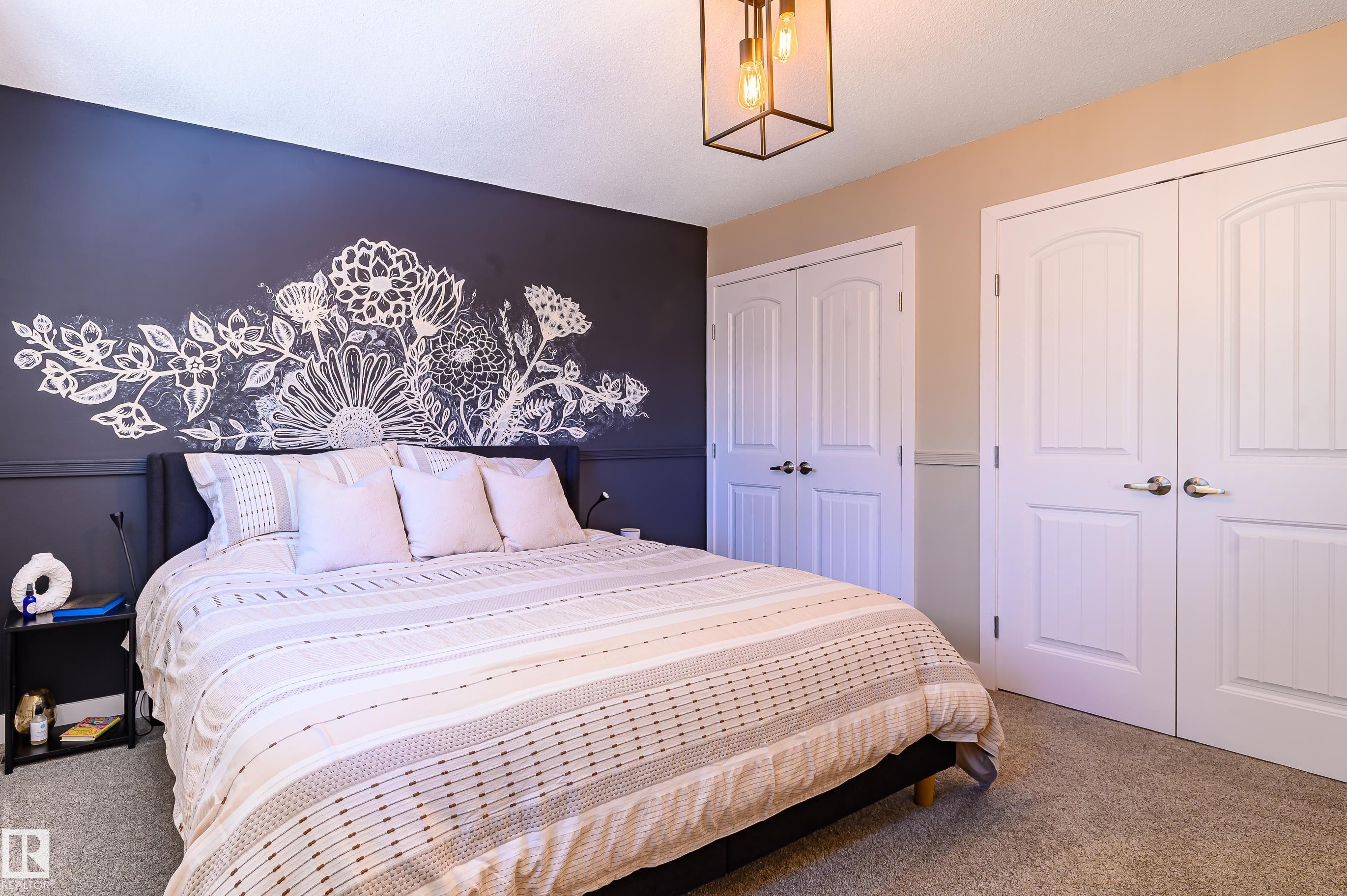 10 Glenhaven Crescent, St. Albert, AB - Indoor Photo Showing Bedroom