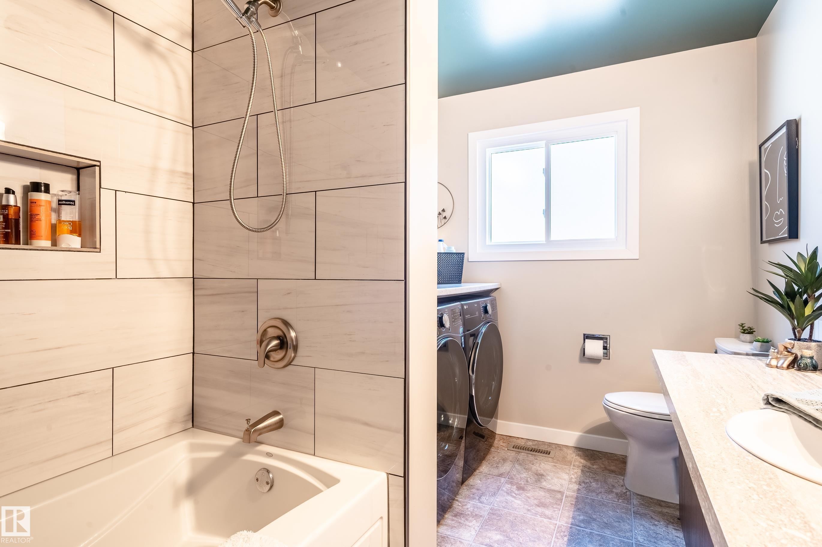 10 Glenhaven Crescent, St. Albert, AB - Indoor Photo Showing Bathroom