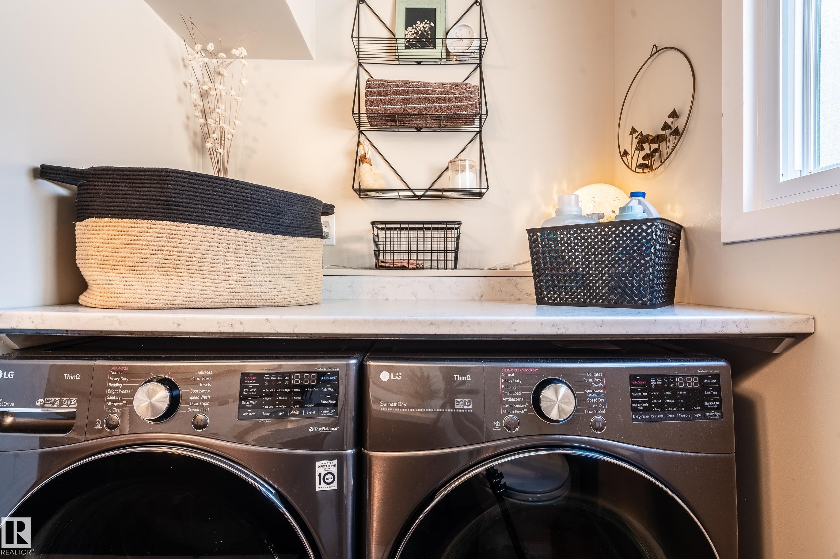 10 Glenhaven Crescent, St. Albert, AB - Indoor Photo Showing Laundry Room