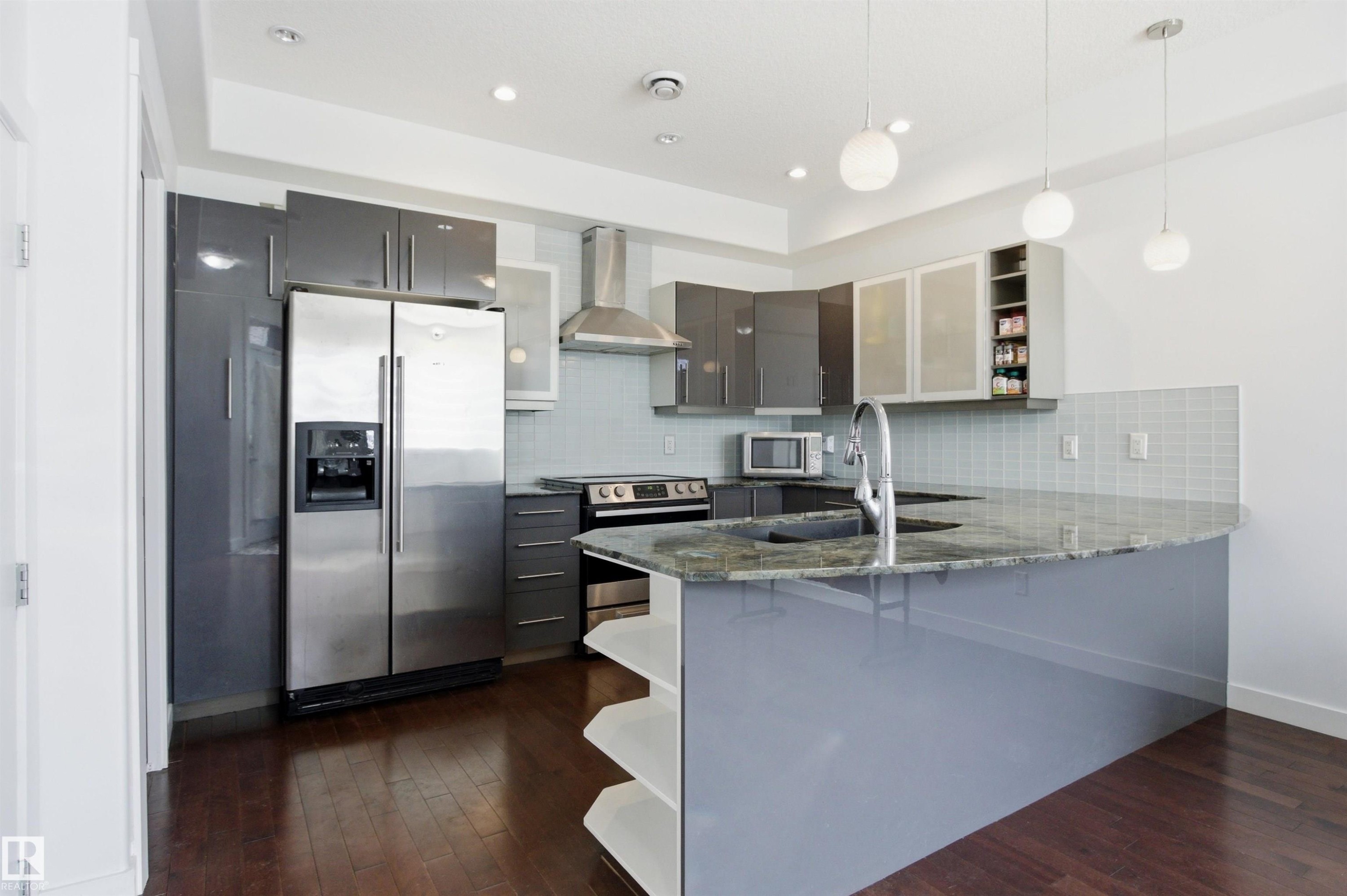 10806 83 Avenue, Edmonton, AB - Indoor Photo Showing Kitchen With Upgraded Kitchen
