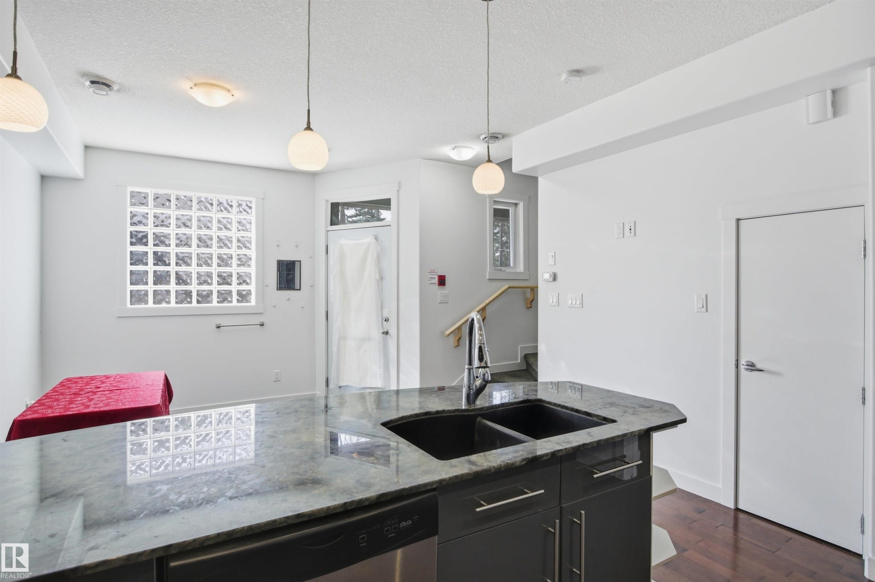 10806 83 Avenue, Edmonton, AB - Indoor Photo Showing Kitchen With Double Sink