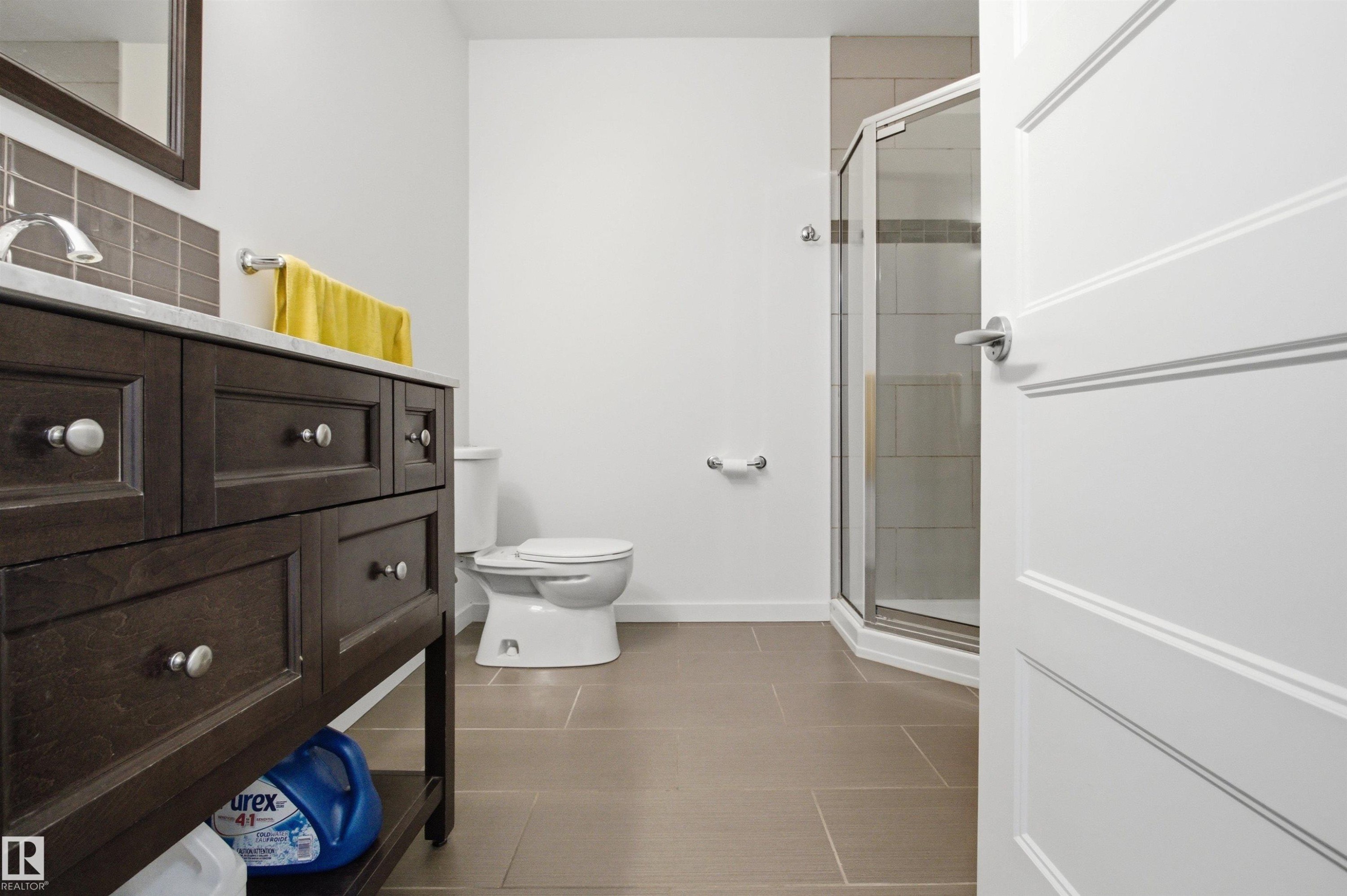 10806 83 Avenue, Edmonton, AB - Indoor Photo Showing Bathroom
