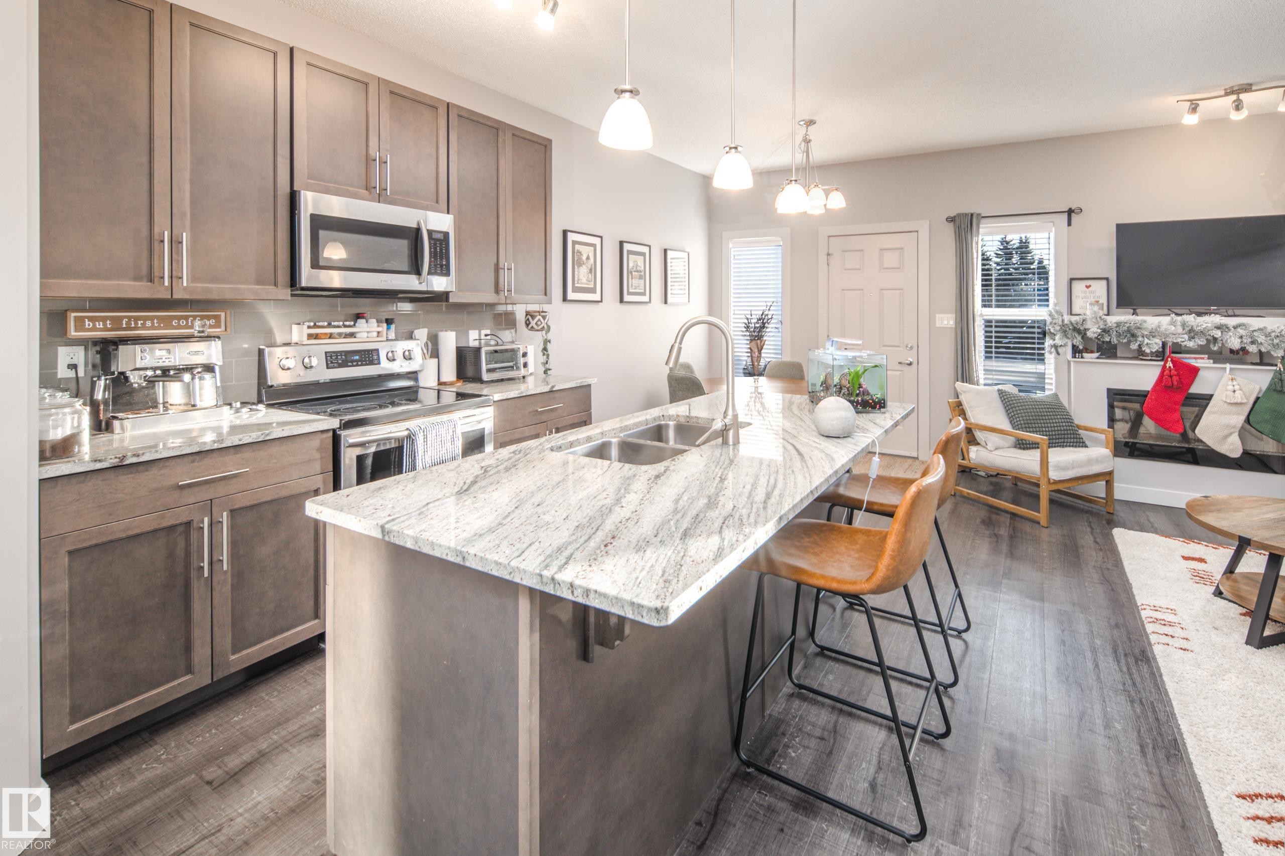 7173 Cardinal Way, Edmonton, AB - Indoor Photo Showing Kitchen With Stainless Steel Kitchen With Double Sink With Upgraded Kitchen