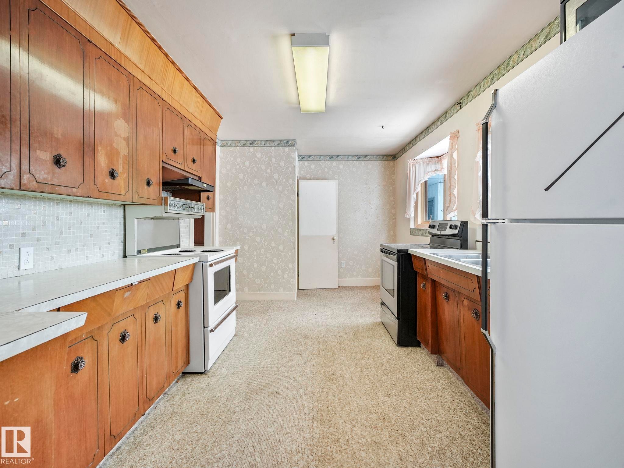 5004 49 Avenue, Lamont, AB - Indoor Photo Showing Kitchen