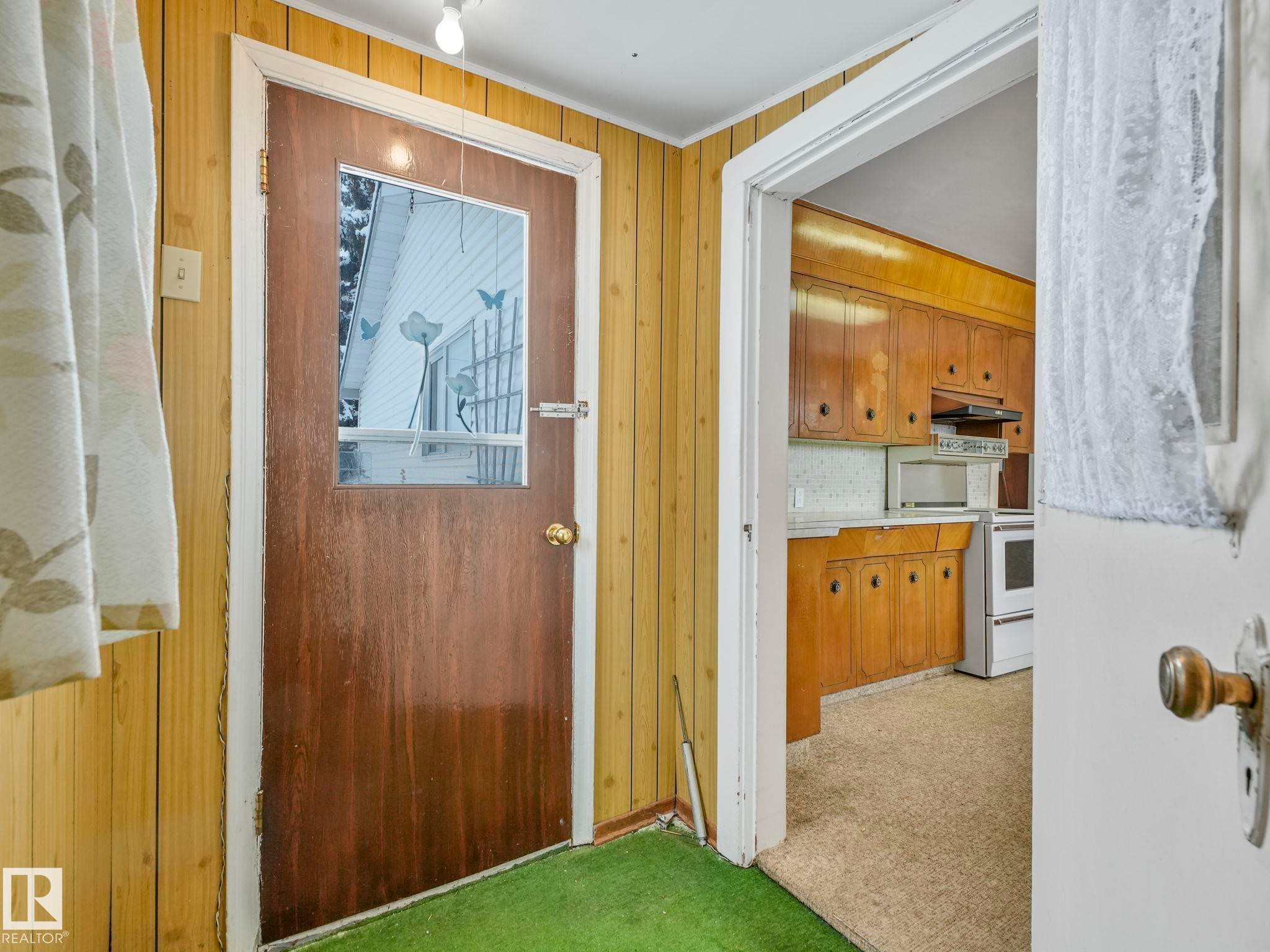 5004 49 Avenue, Lamont, AB - Indoor