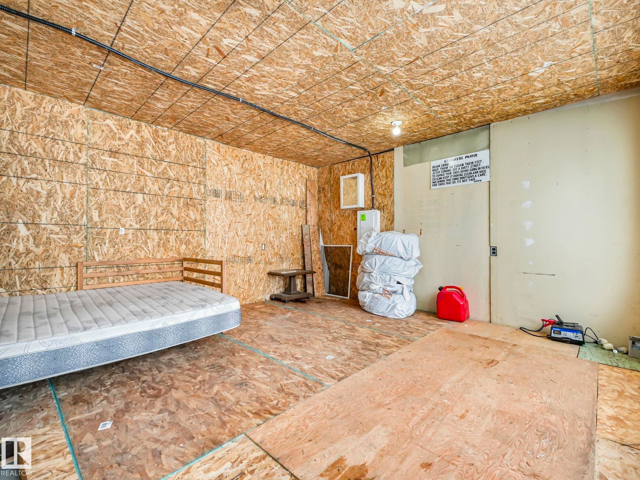5004 49 Avenue, Lamont, AB - Indoor