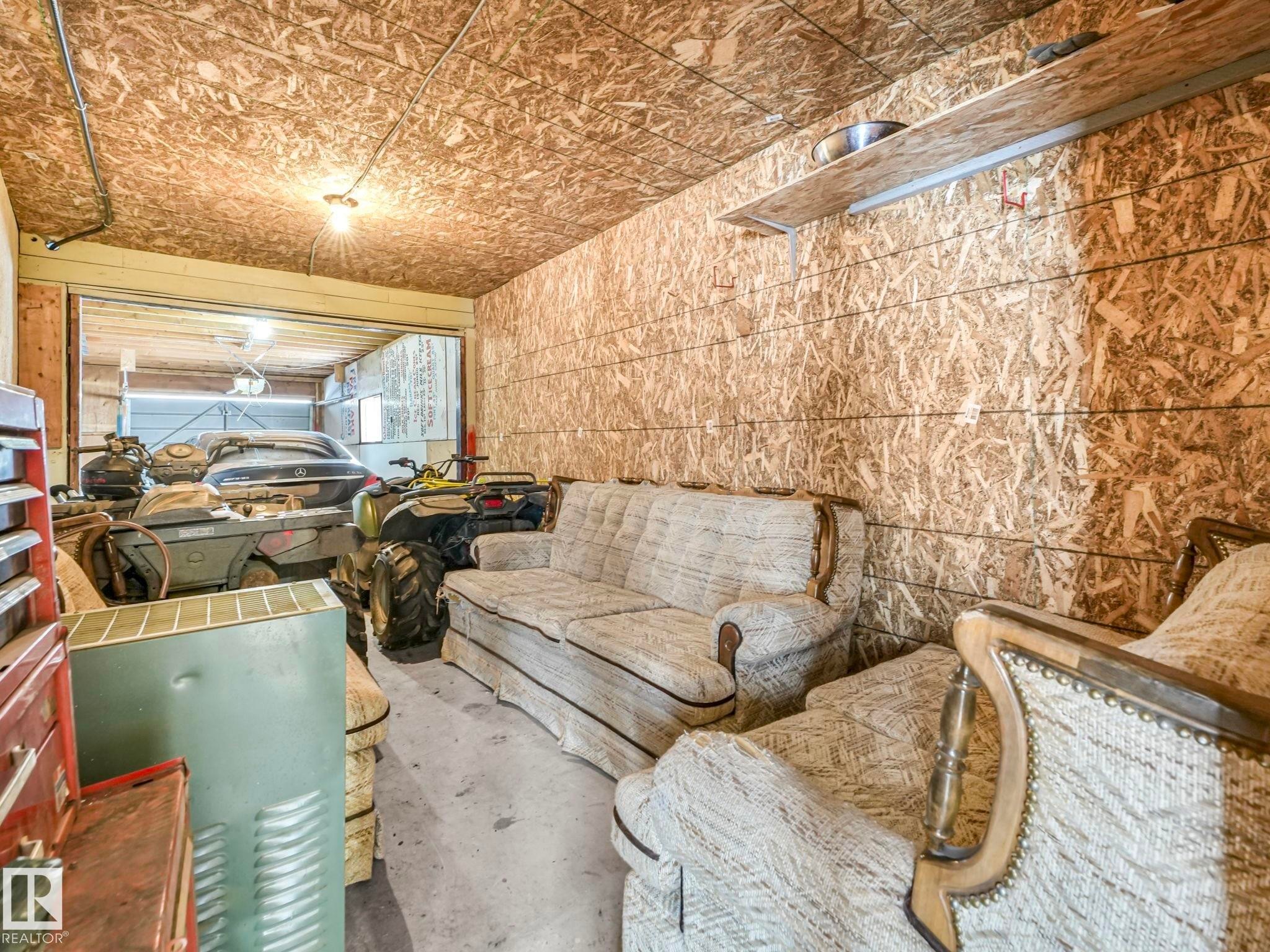 5004 49 Avenue, Lamont, AB - Indoor Photo Showing Other Room
