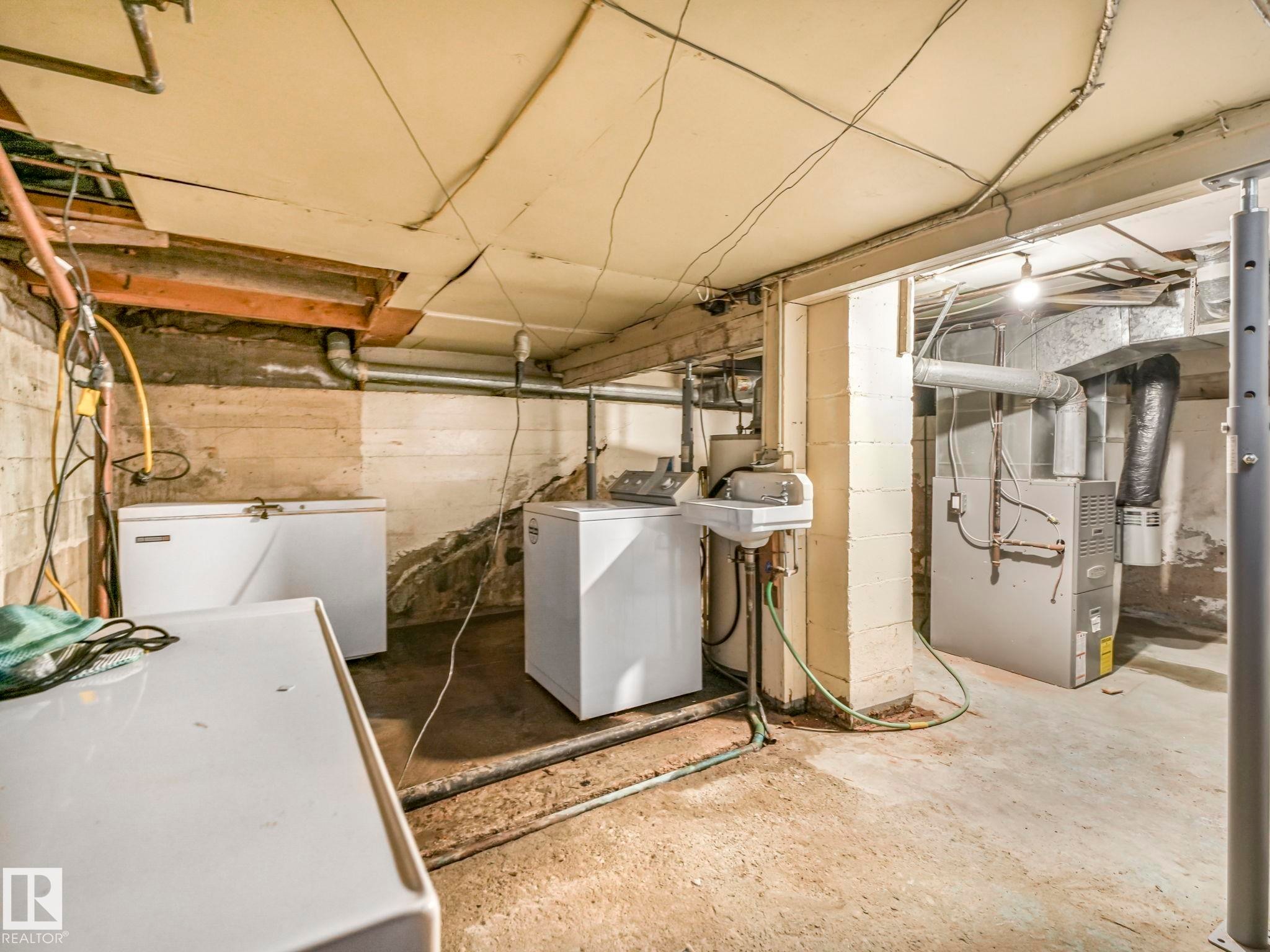 5004 49 Avenue, Lamont, AB - Indoor Photo Showing Other Room