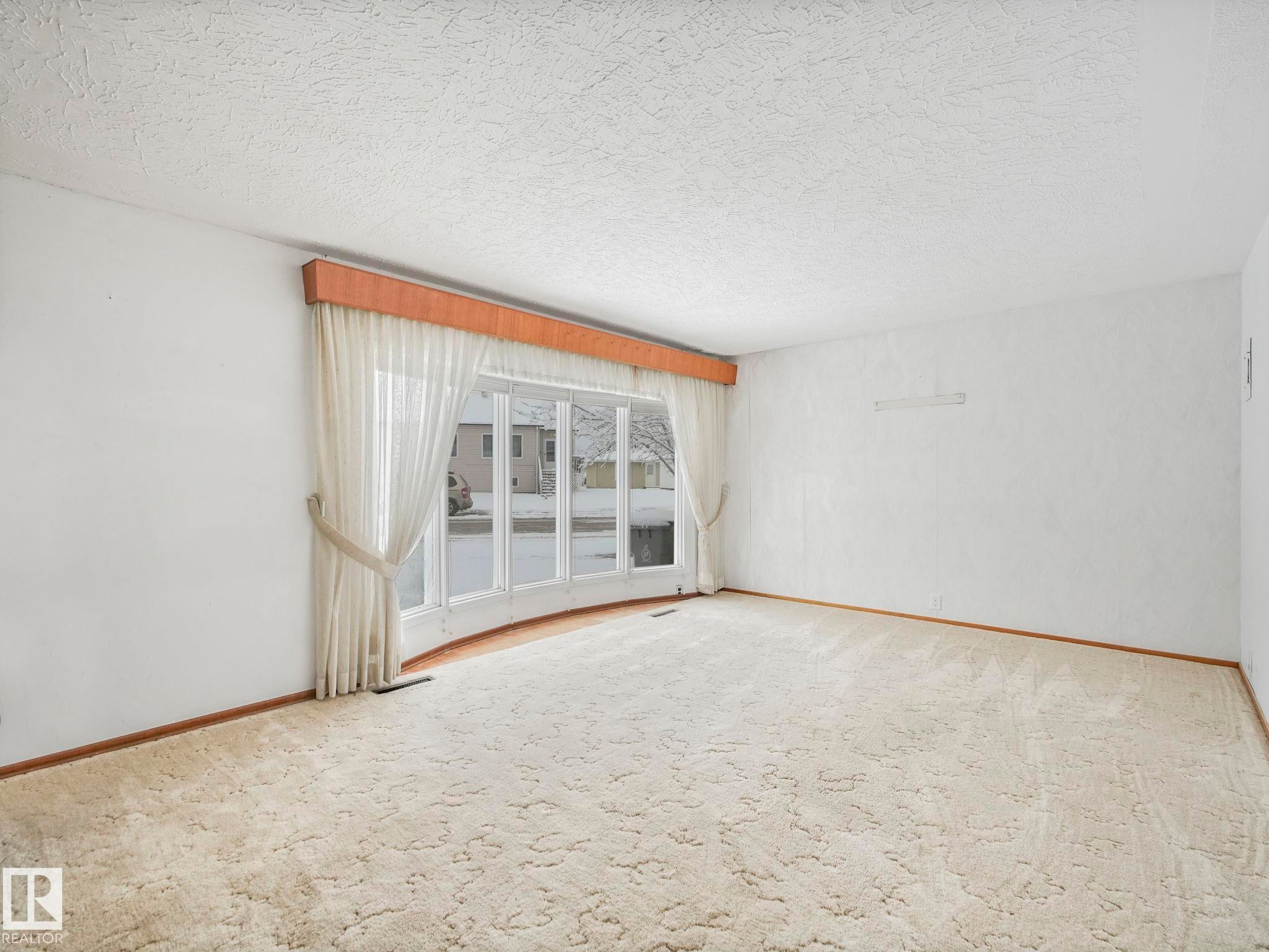 5004 49 Avenue, Lamont, AB - Indoor Photo Showing Other Room
