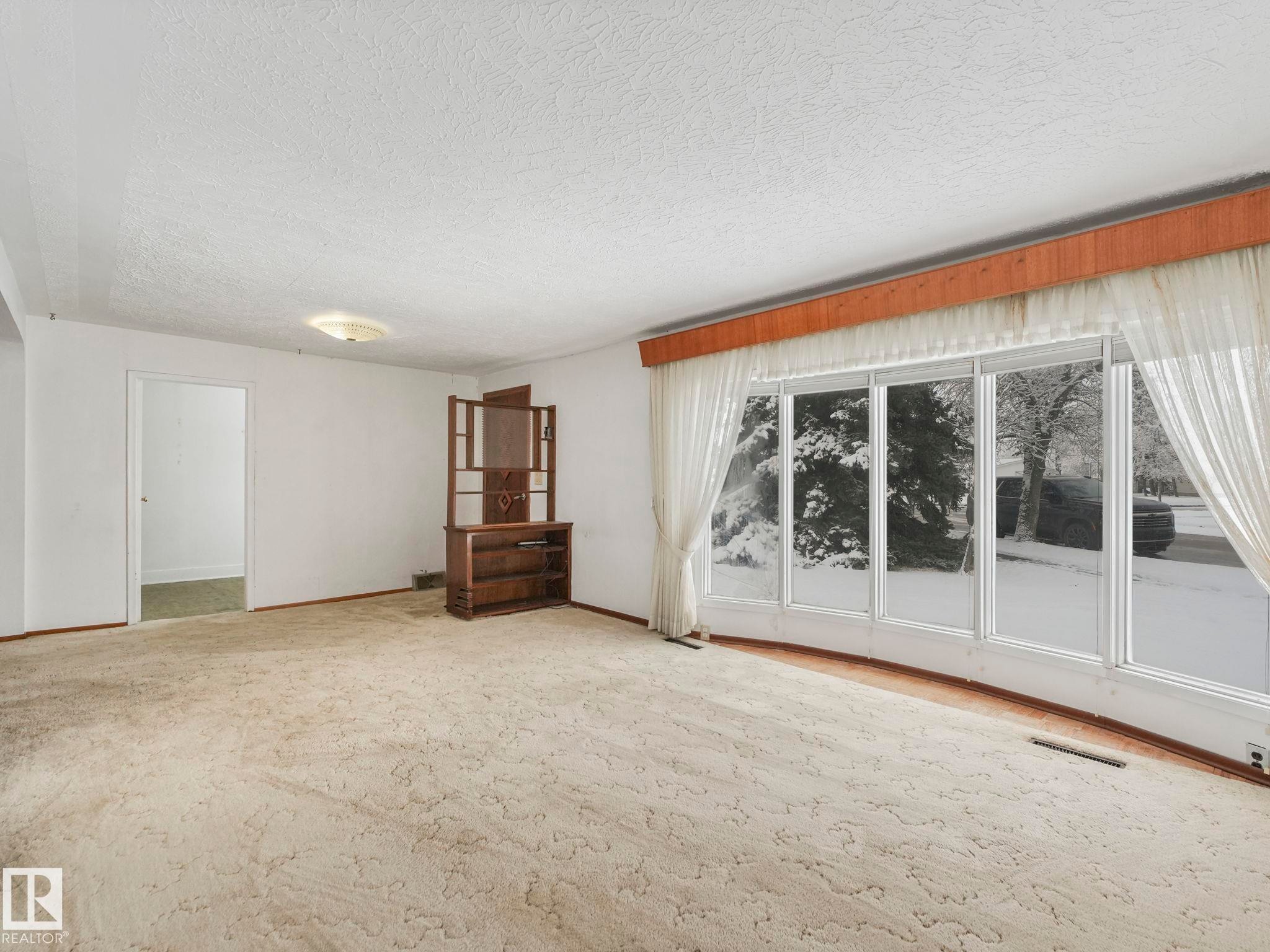 5004 49 Avenue, Lamont, AB - Indoor Photo Showing Other Room