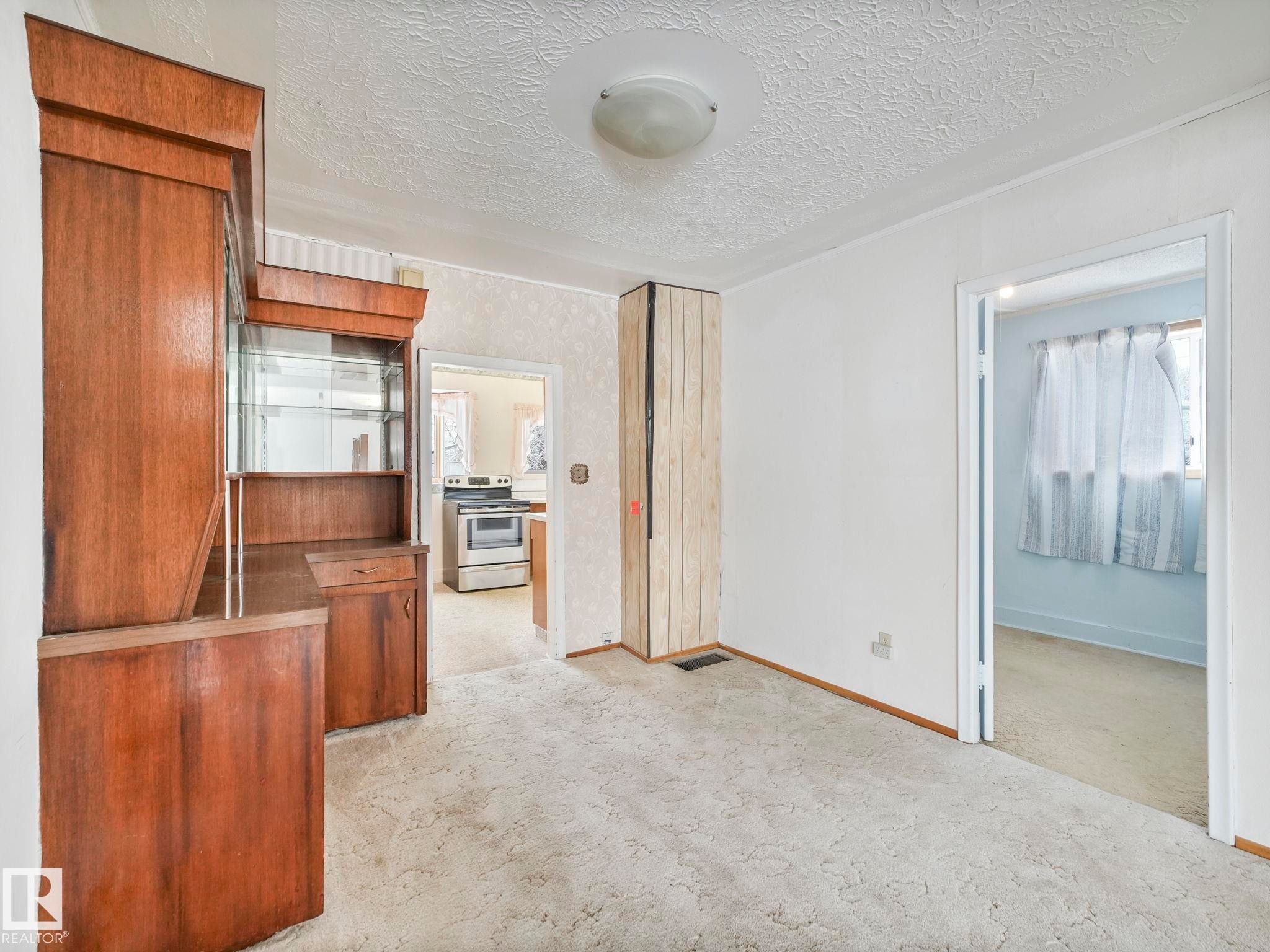5004 49 Avenue, Lamont, AB - Indoor Photo Showing Other Room