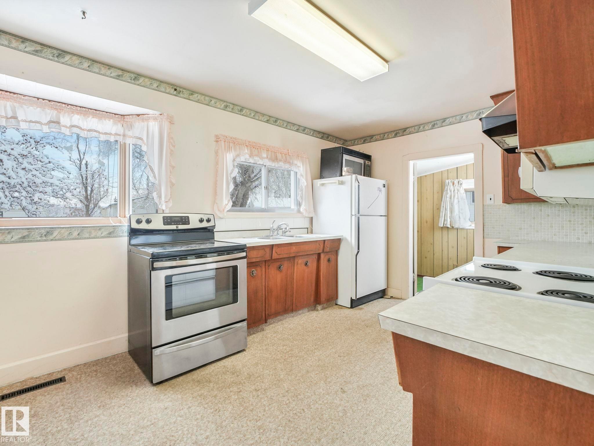 5004 49 Avenue, Lamont, AB - Indoor Photo Showing Kitchen