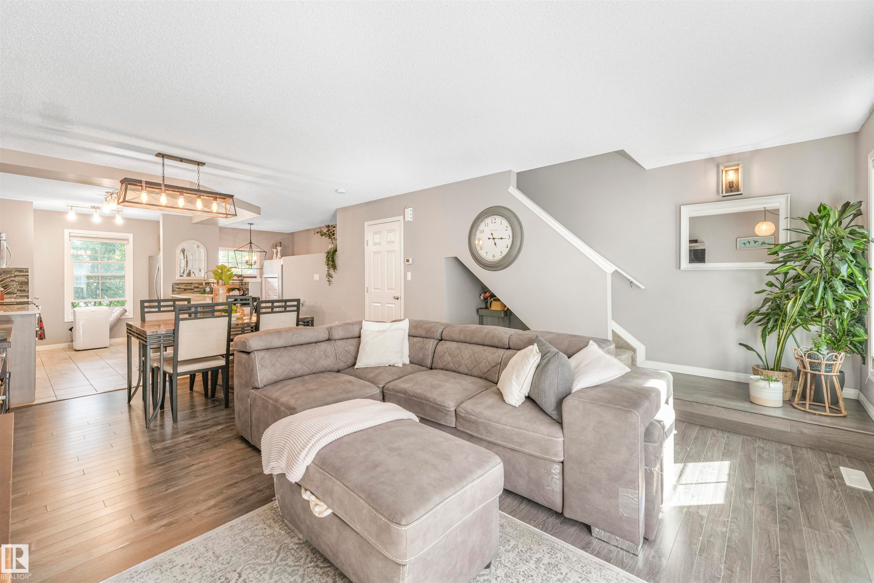 557 Orchards Boulevard, Edmonton, AB - Indoor Photo Showing Living Room