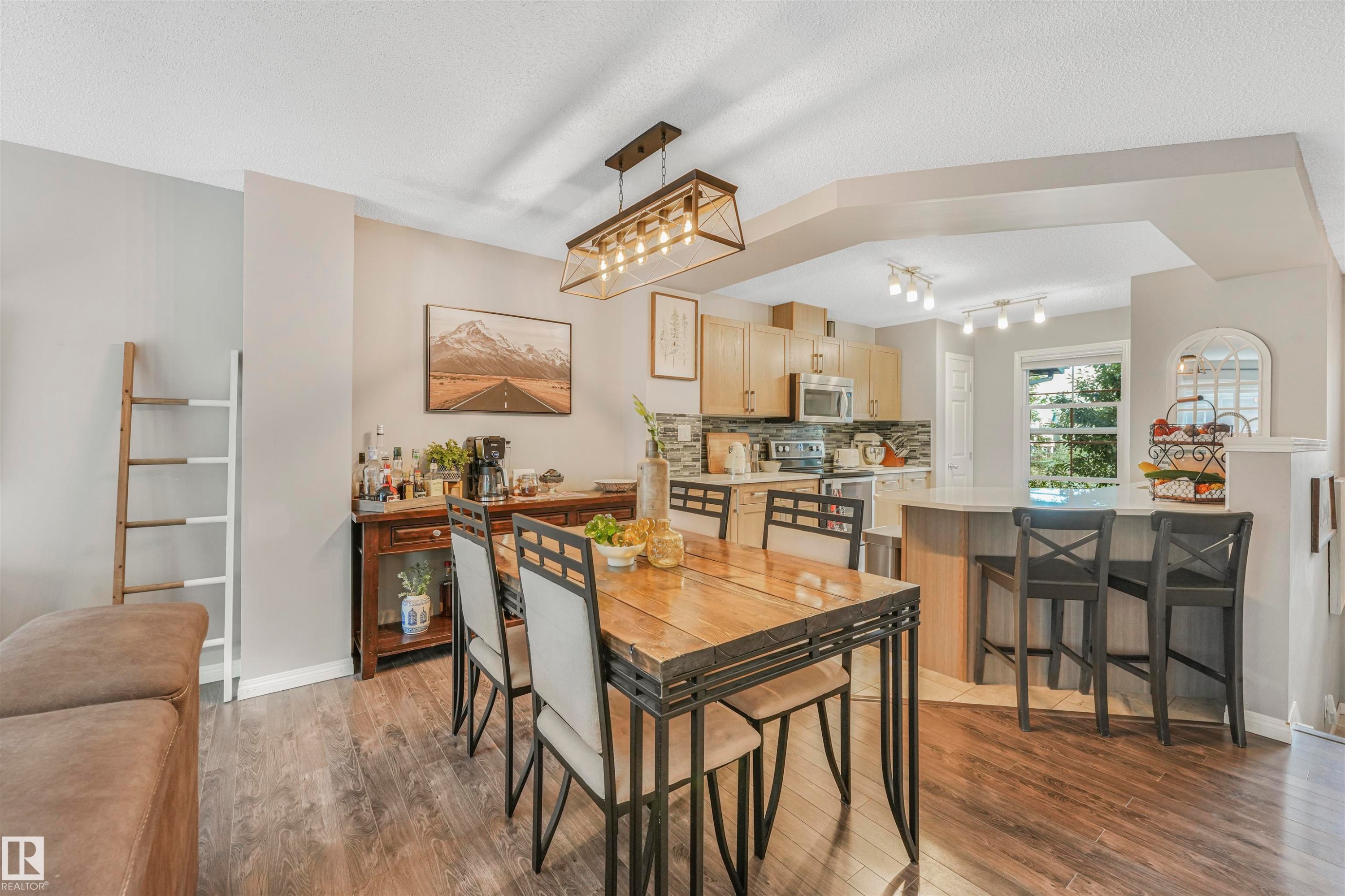 557 Orchards Boulevard, Edmonton, AB - Indoor Photo Showing Dining Room
