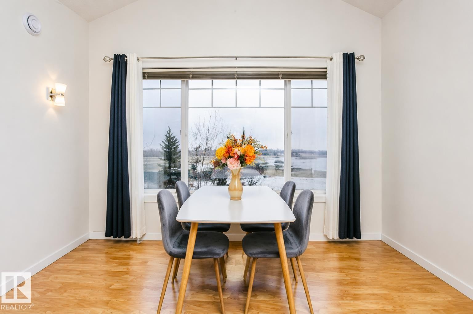 19 2565 Hanna Crescent, Edmonton, AB - Indoor Photo Showing Dining Room