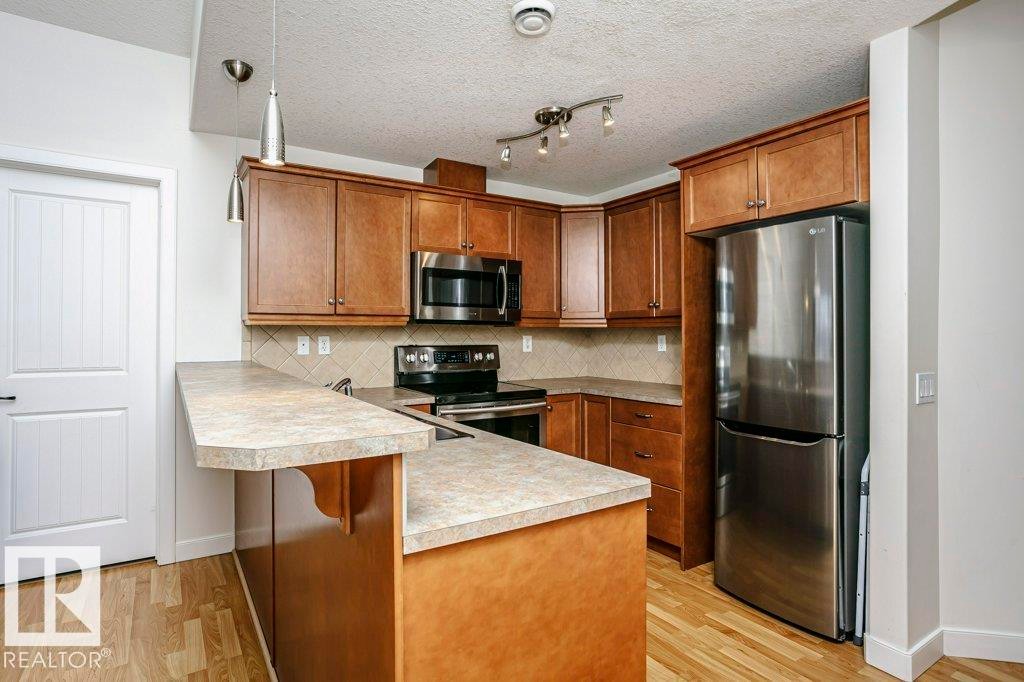 19 2565 Hanna Crescent, Edmonton, AB - Indoor Photo Showing Kitchen
