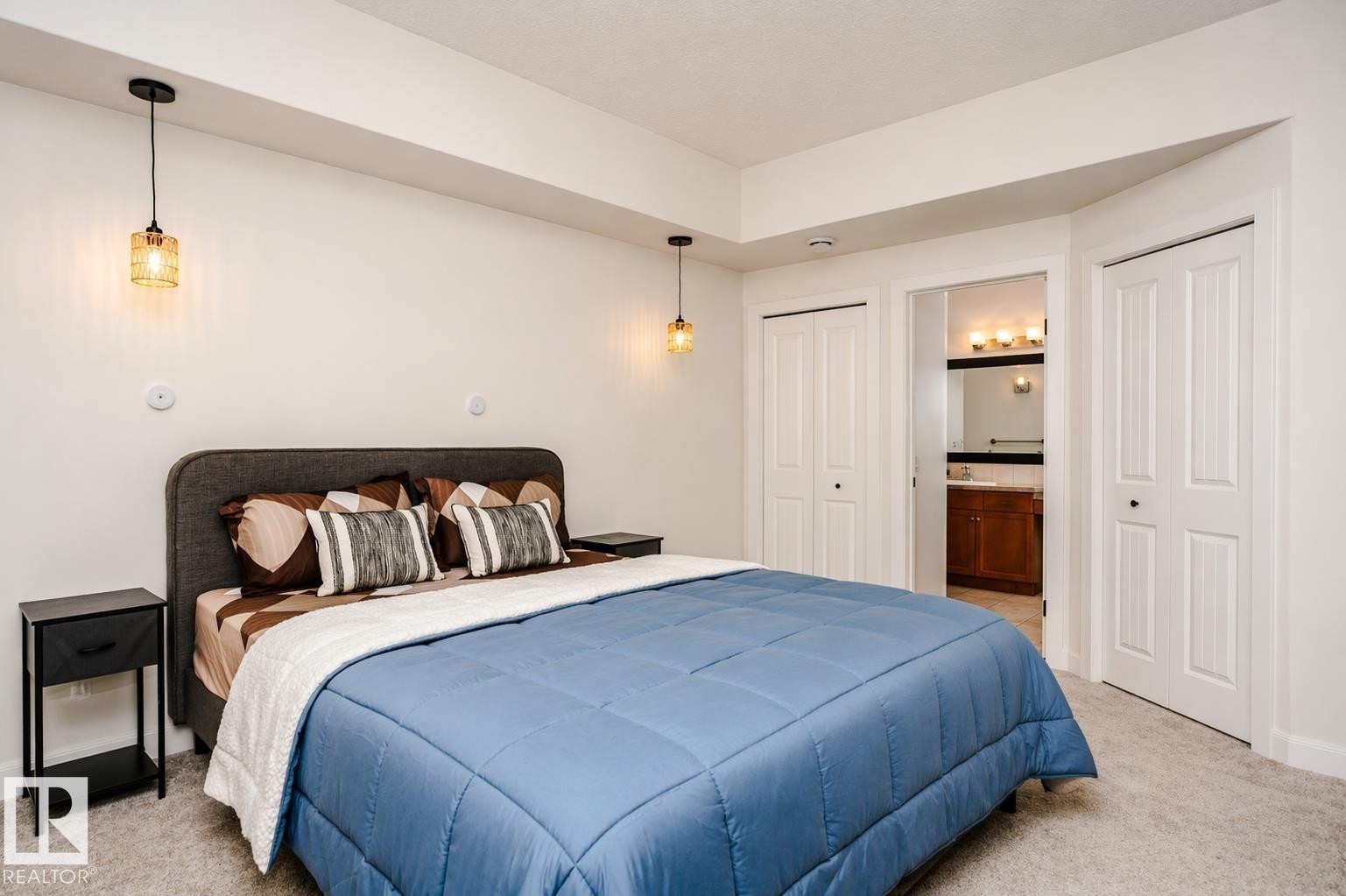19 2565 Hanna Crescent, Edmonton, AB - Indoor Photo Showing Bedroom