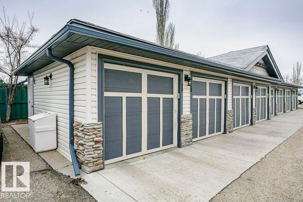 19 2565 Hanna Crescent, Edmonton, AB - Outdoor