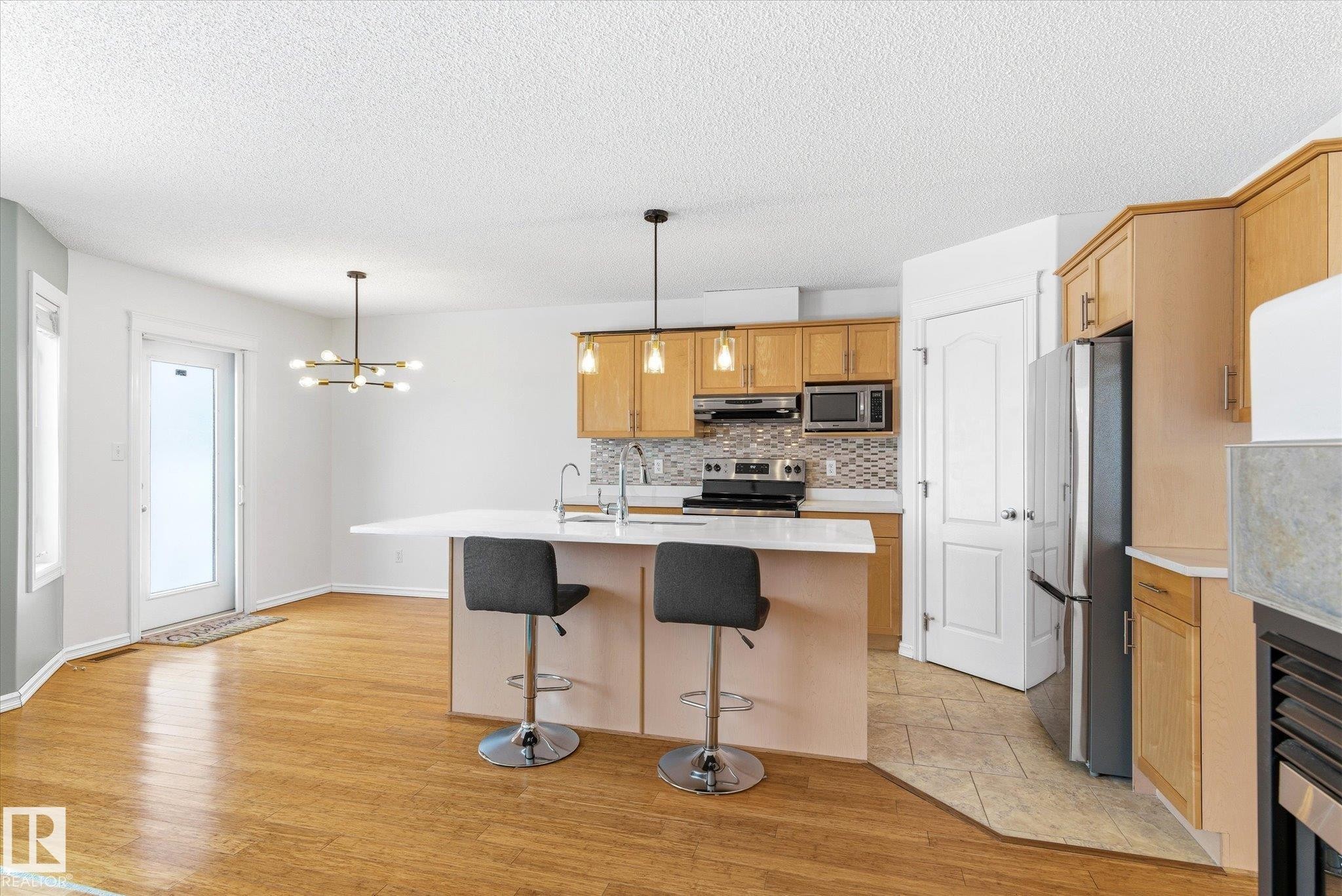 2550 Rabbit Hill Road, Edmonton, AB - Indoor Photo Showing Kitchen With Stainless Steel Kitchen With Upgraded Kitchen