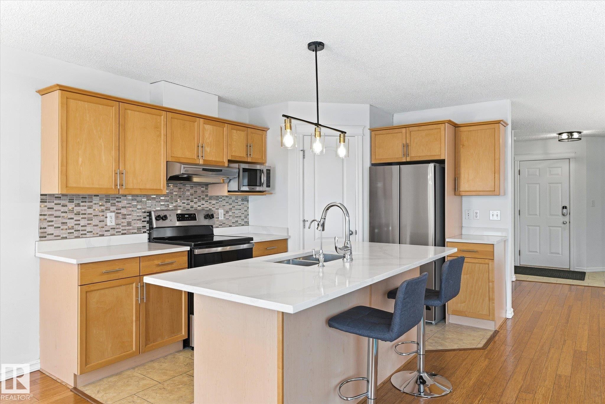 2550 Rabbit Hill Road, Edmonton, AB - Indoor Photo Showing Kitchen With Stainless Steel Kitchen With Double Sink With Upgraded Kitchen