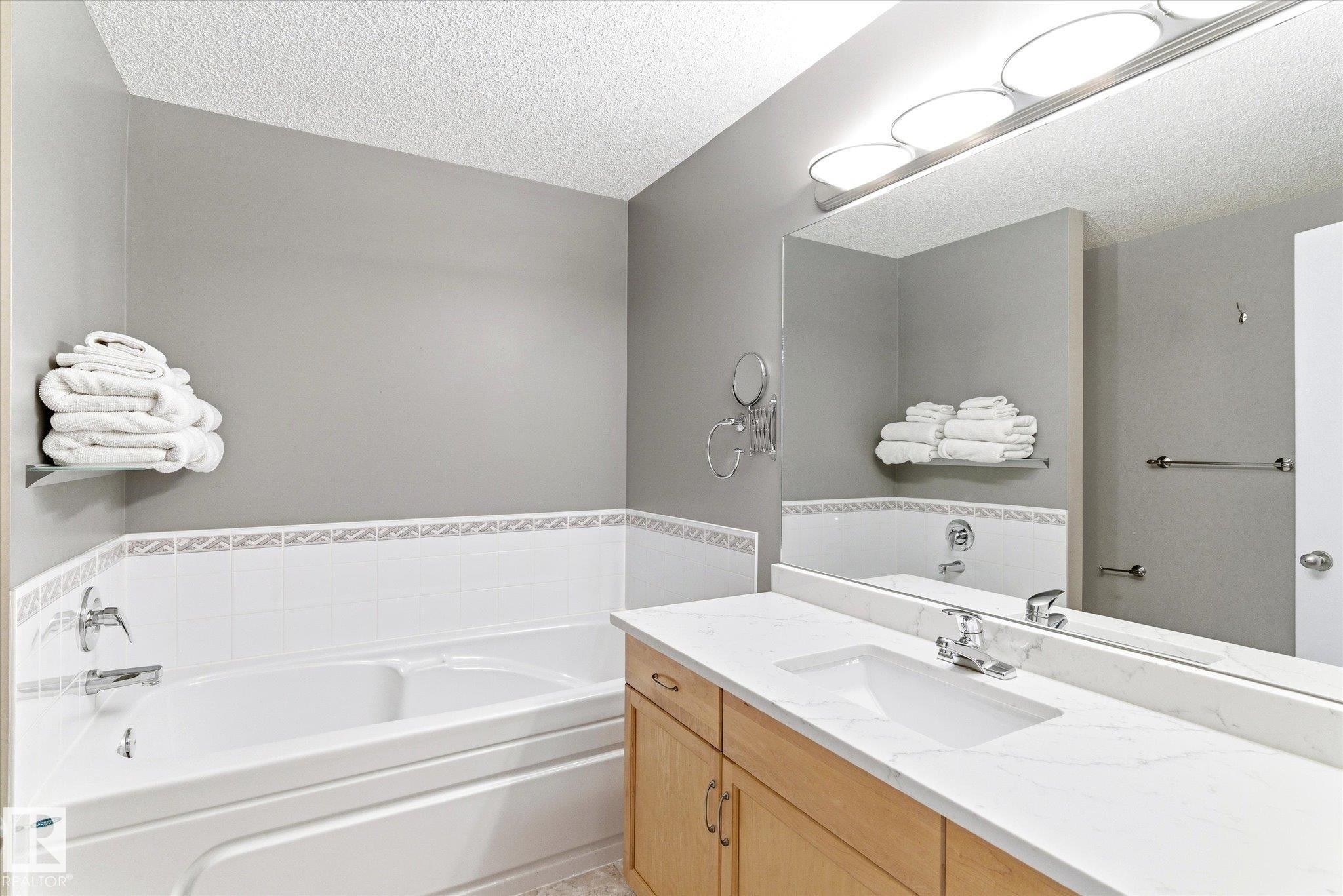 2550 Rabbit Hill Road, Edmonton, AB - Indoor Photo Showing Bathroom