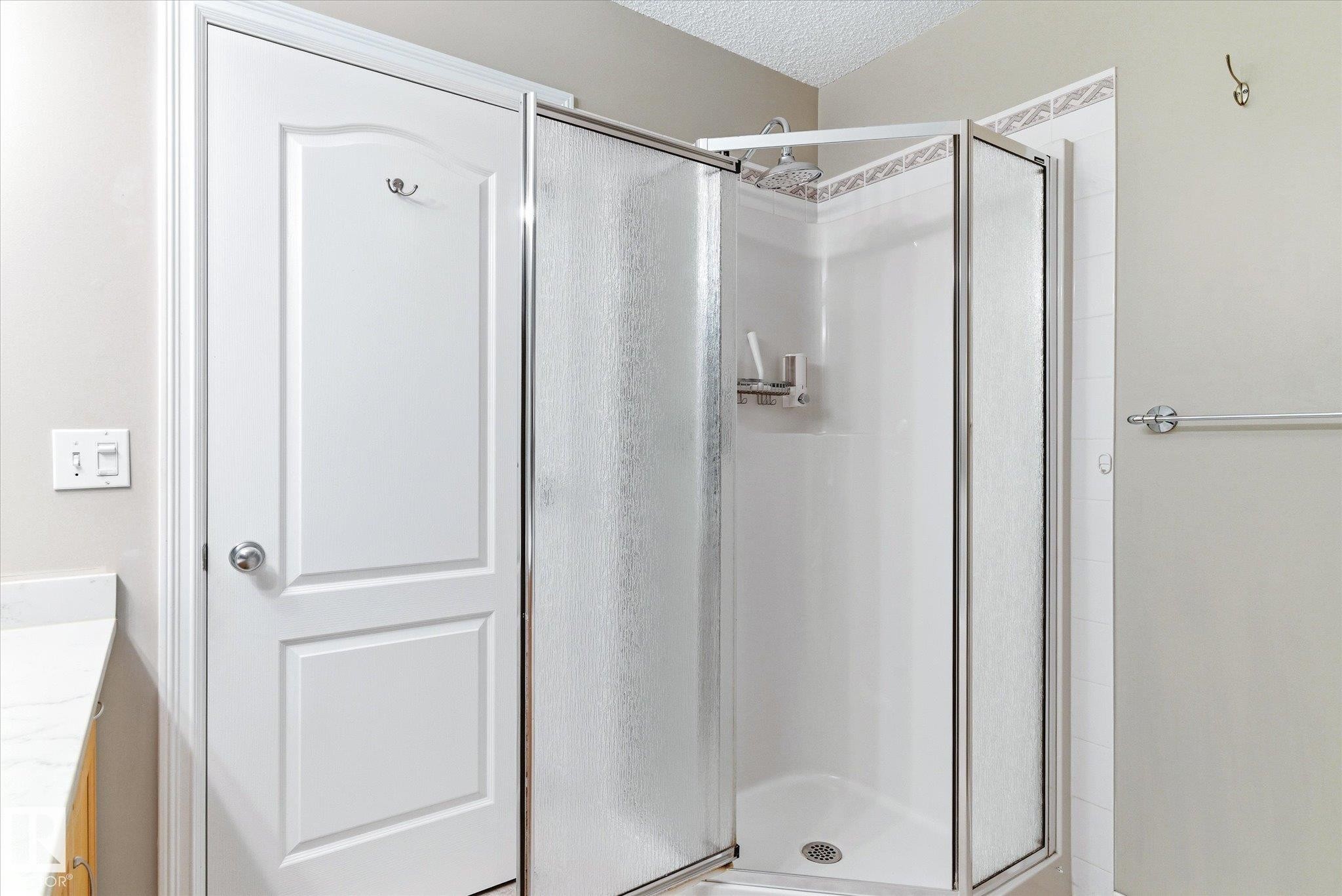 2550 Rabbit Hill Road, Edmonton, AB - Indoor Photo Showing Bathroom