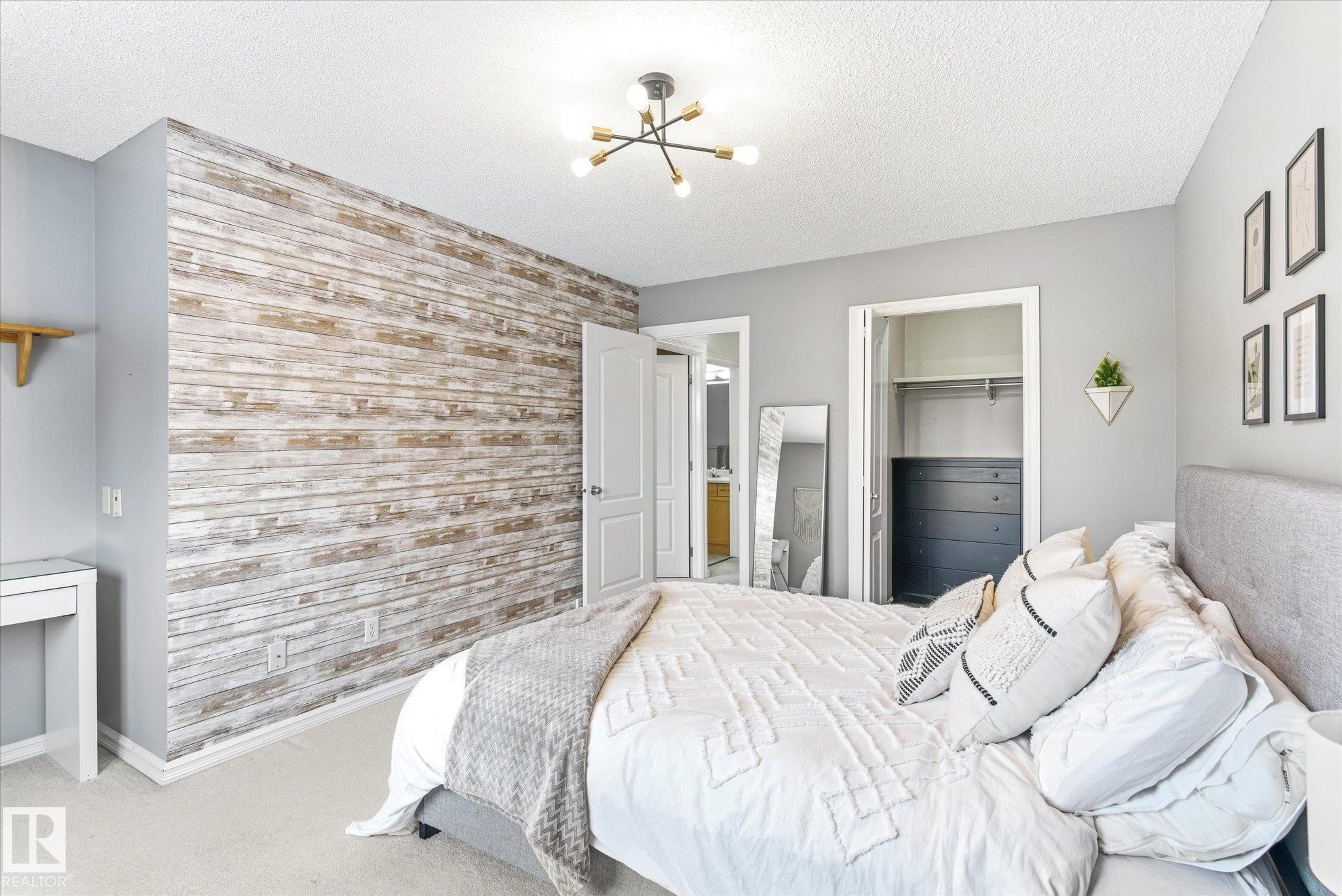 2550 Rabbit Hill Road, Edmonton, AB - Indoor Photo Showing Bedroom